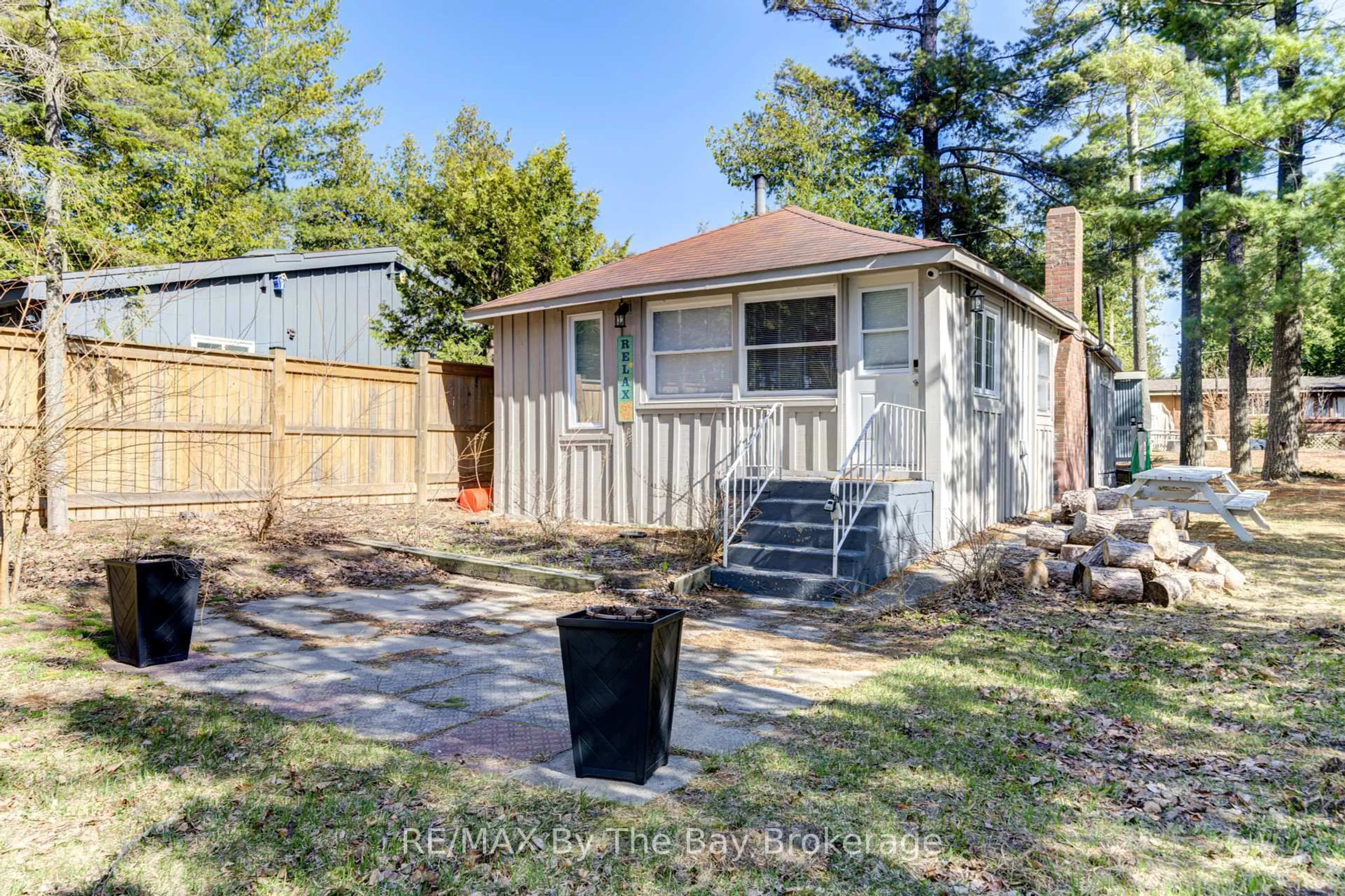Shed for 278 Coastline Dr, Wasaga Beach Ontario L9Z 2M4