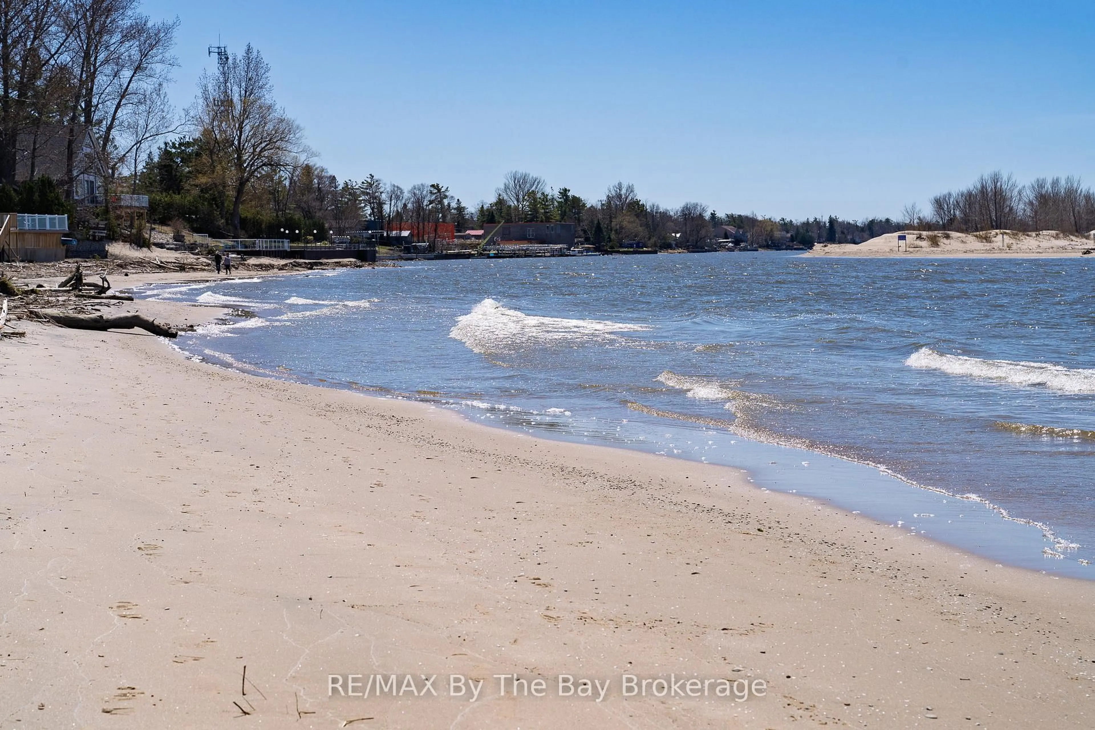 Blurry image for 156 Santos Lane, Wasaga Beach Ontario L9Z 2M1