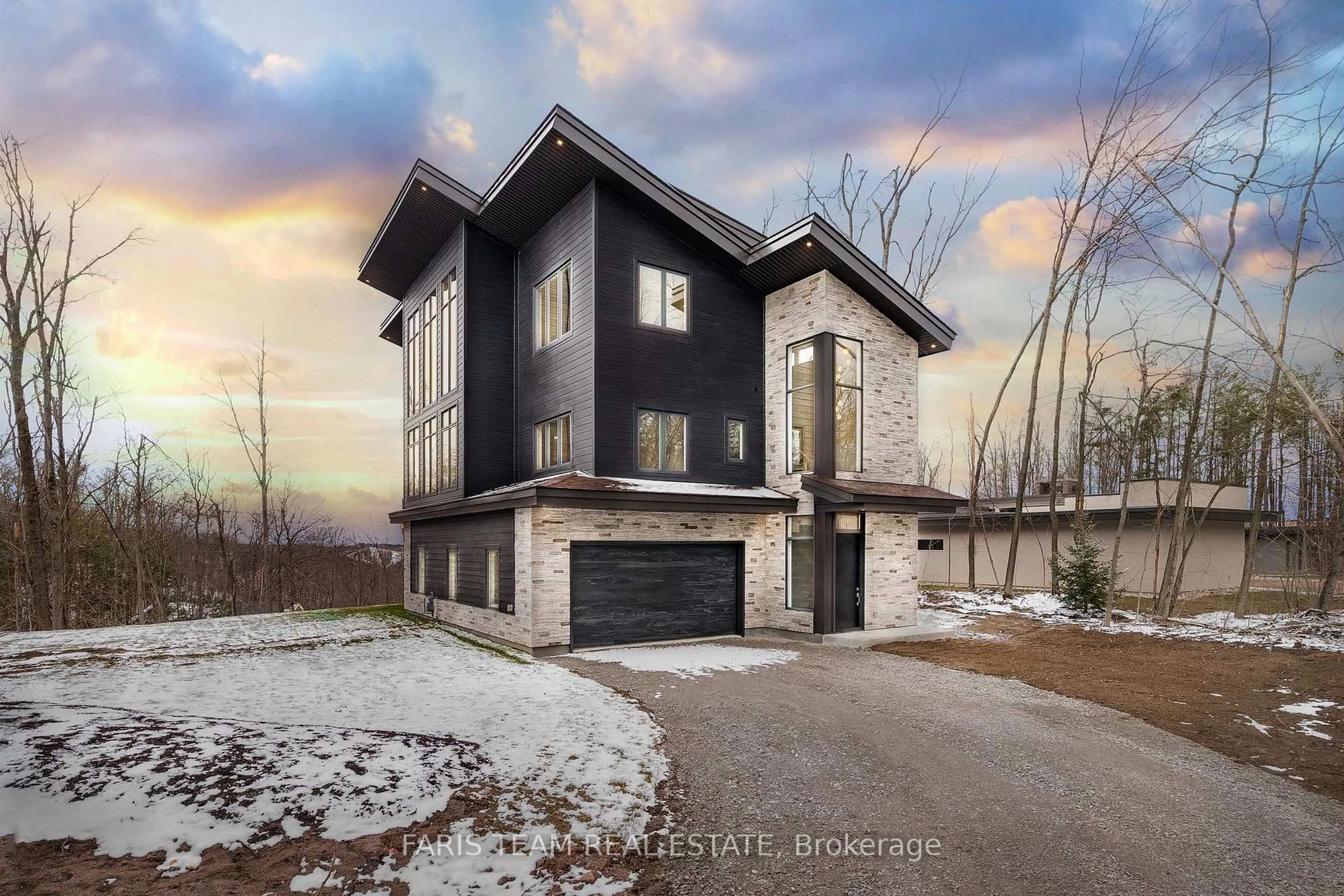 Home with brick exterior material, unknown for 3316 Line 4 N/A, Oro-Medonte Ontario L0L 2L0