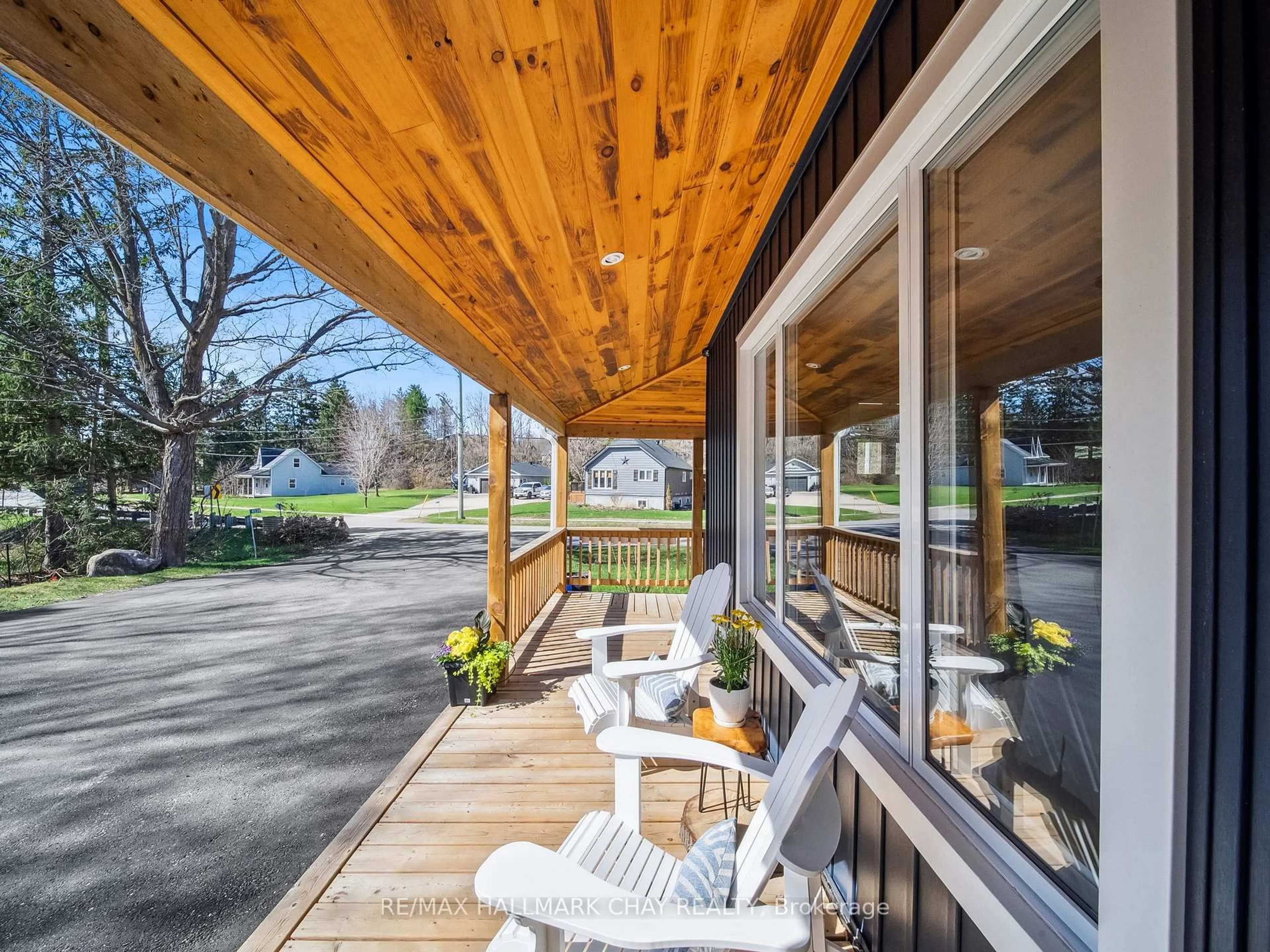 Patio, street for 4539 Penetanguishene Rd, Springwater Ontario L0L 1V0