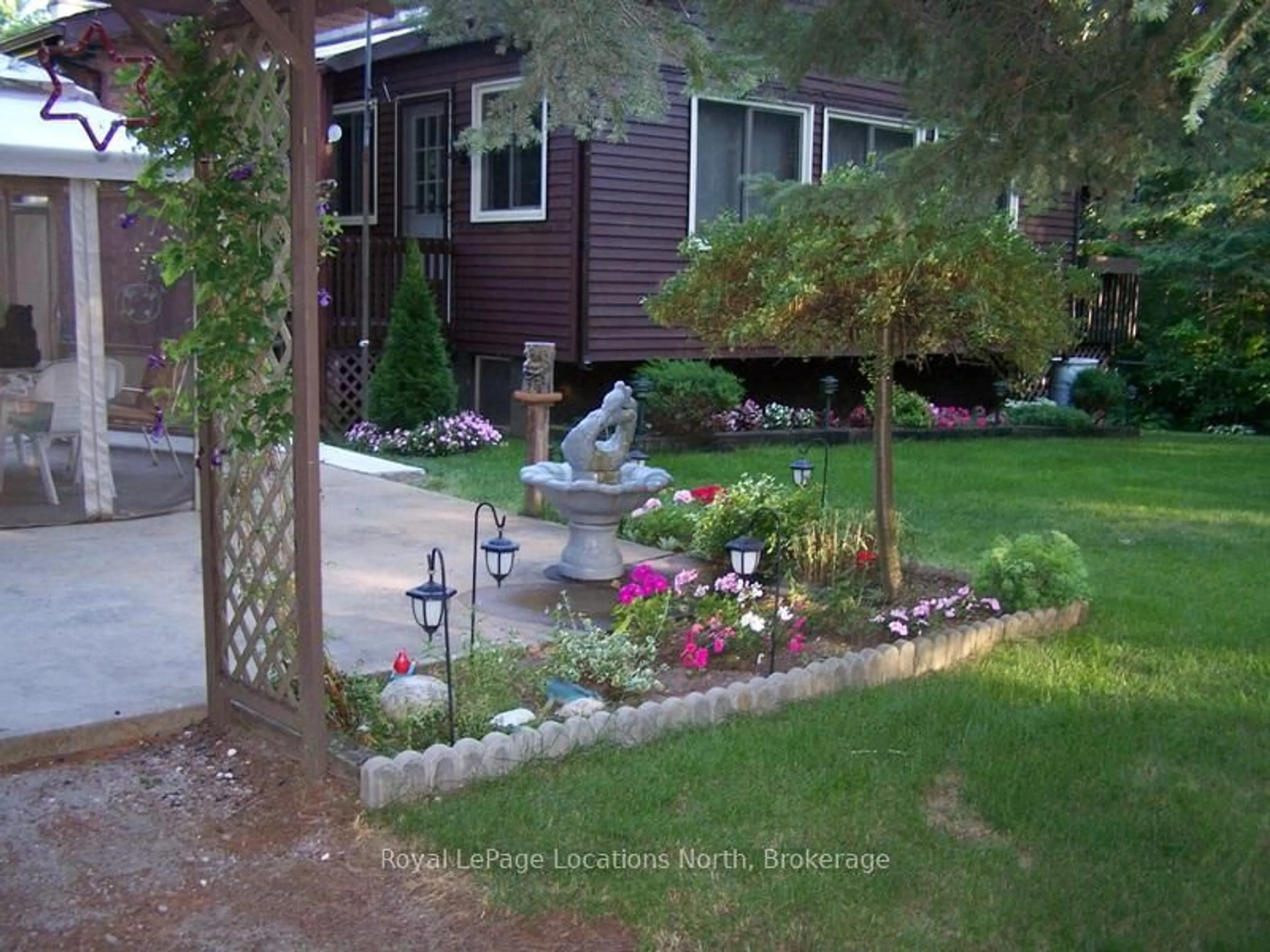 Patio, street for 8 Ronald Ave, Tiny Ontario L0L 1P1