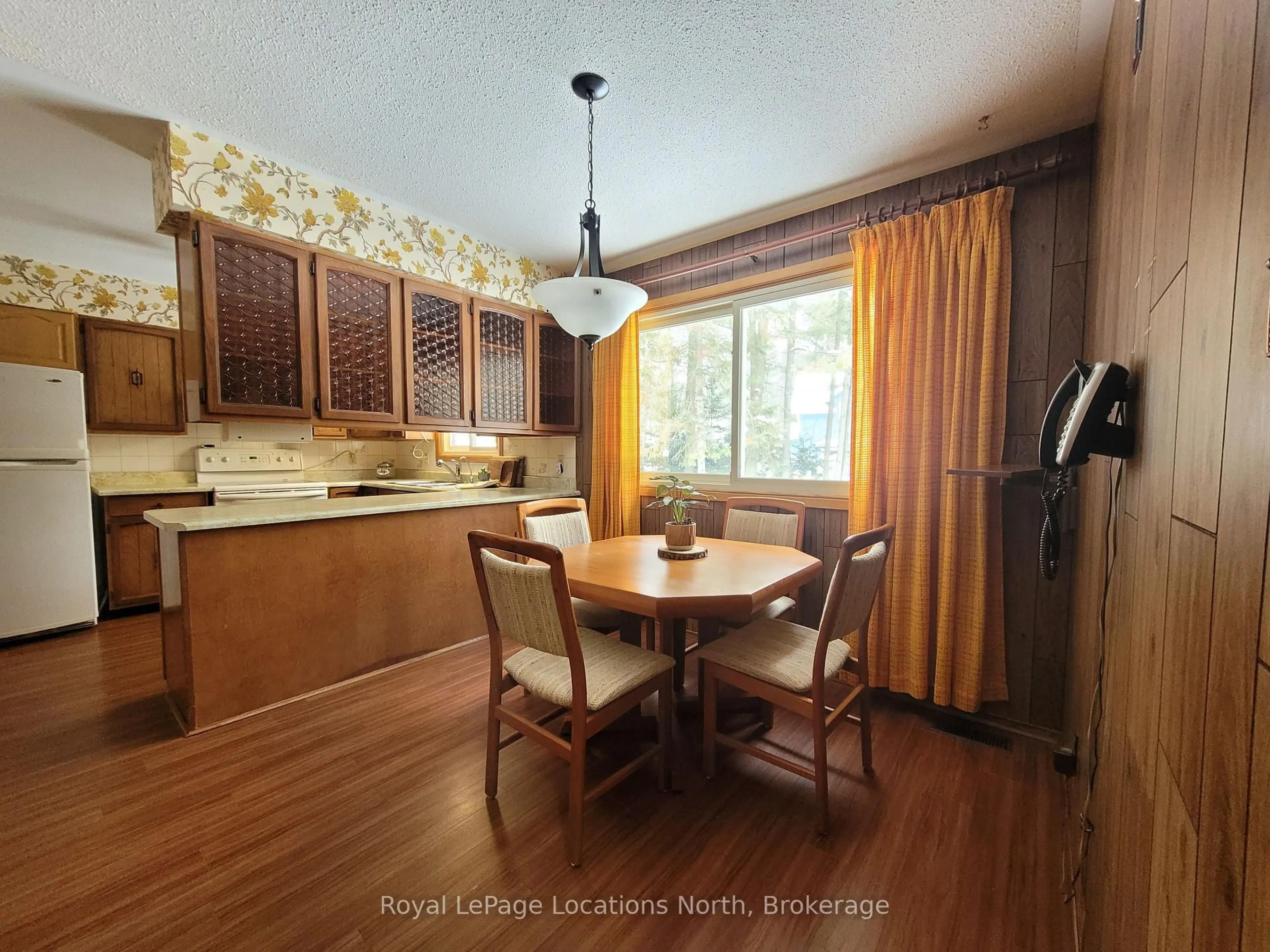 Dining room, wood/laminate floor for 8 Ronald Ave, Tiny Ontario L0L 1P1