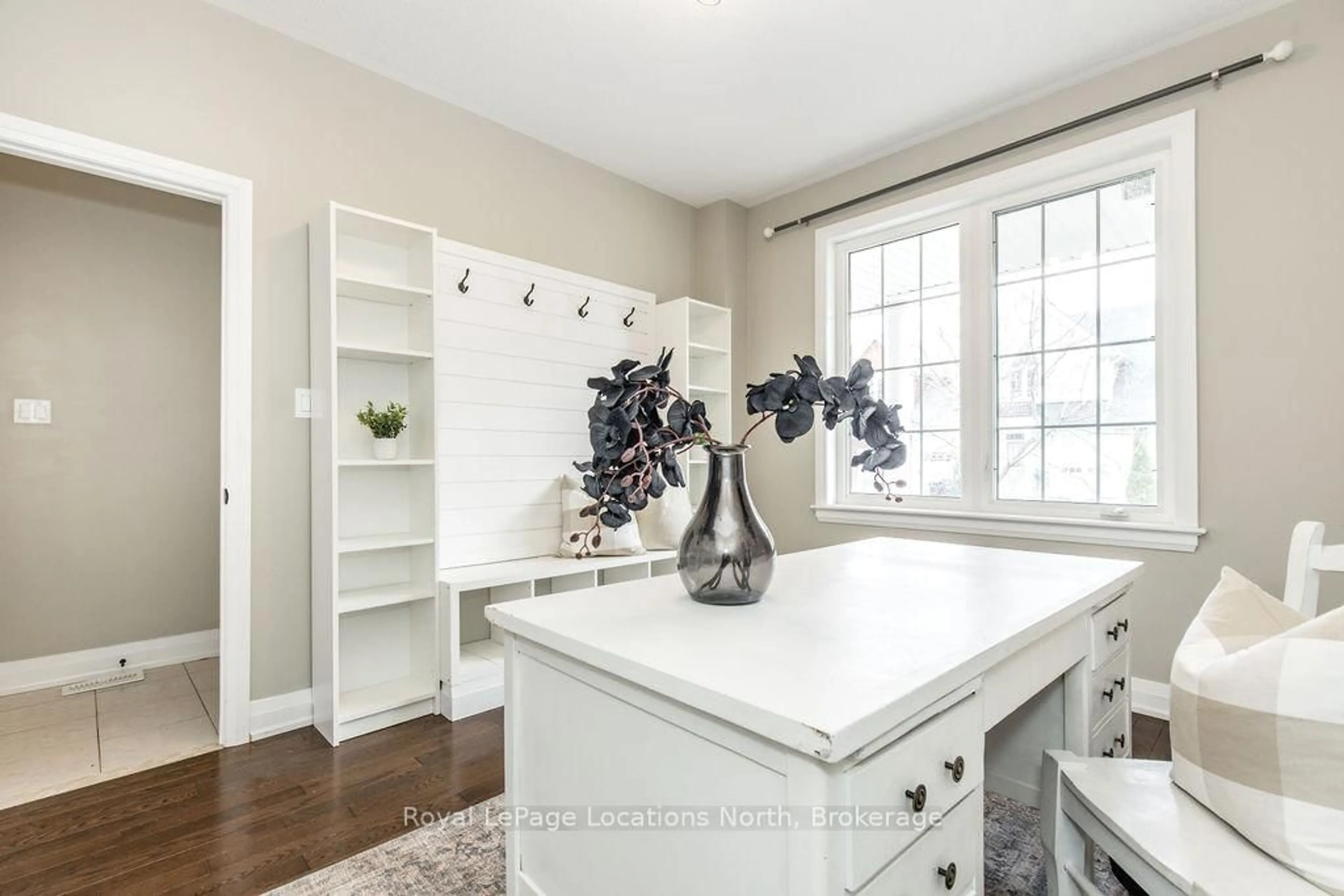 Open concept kitchen, ceramic/tile floor for 21 Berkshire Ave, Wasaga Beach Ontario L9Z 0G3