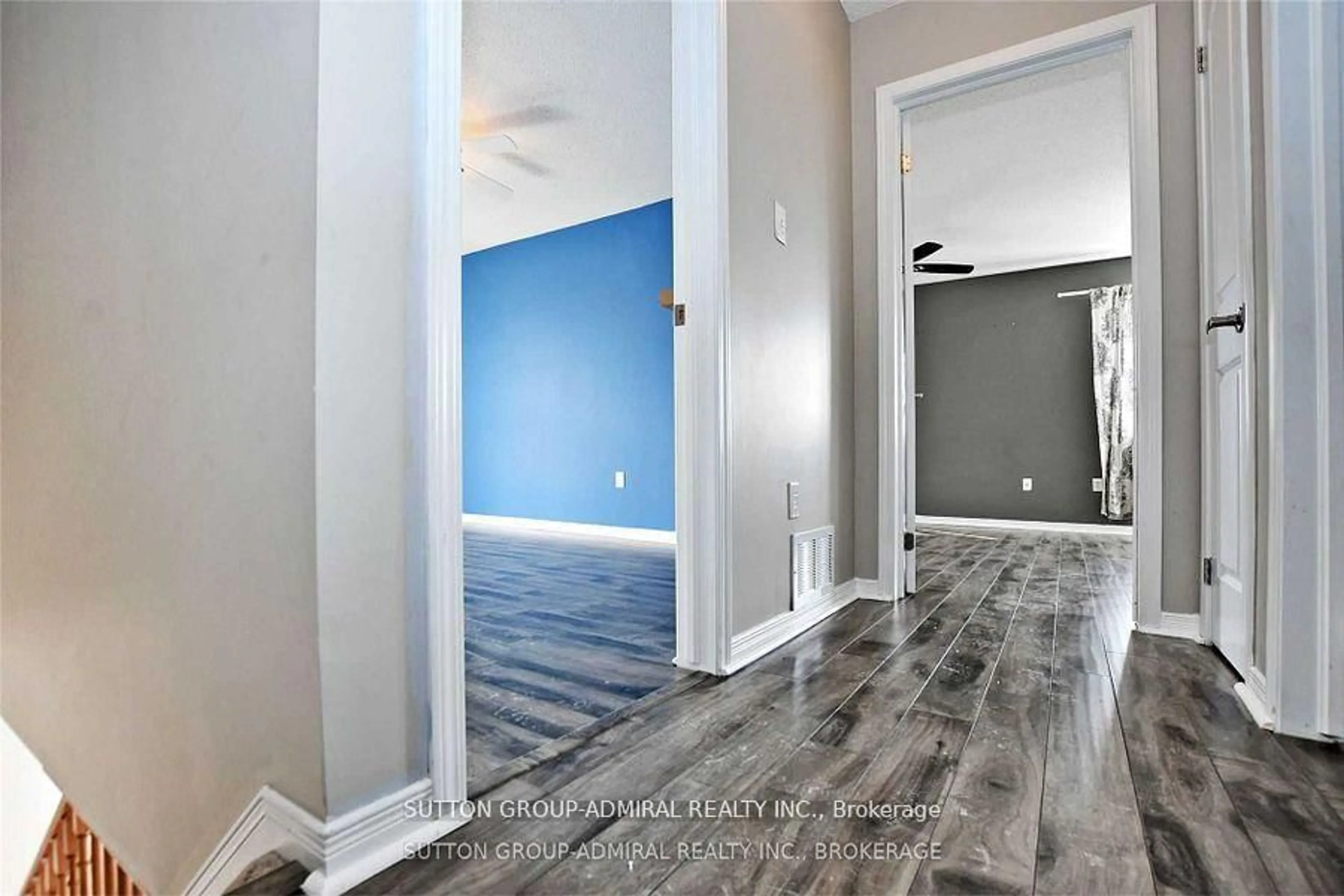 Indoor entryway for 19 Cheltenham Rd #7, Barrie Ontario L4M 0E7