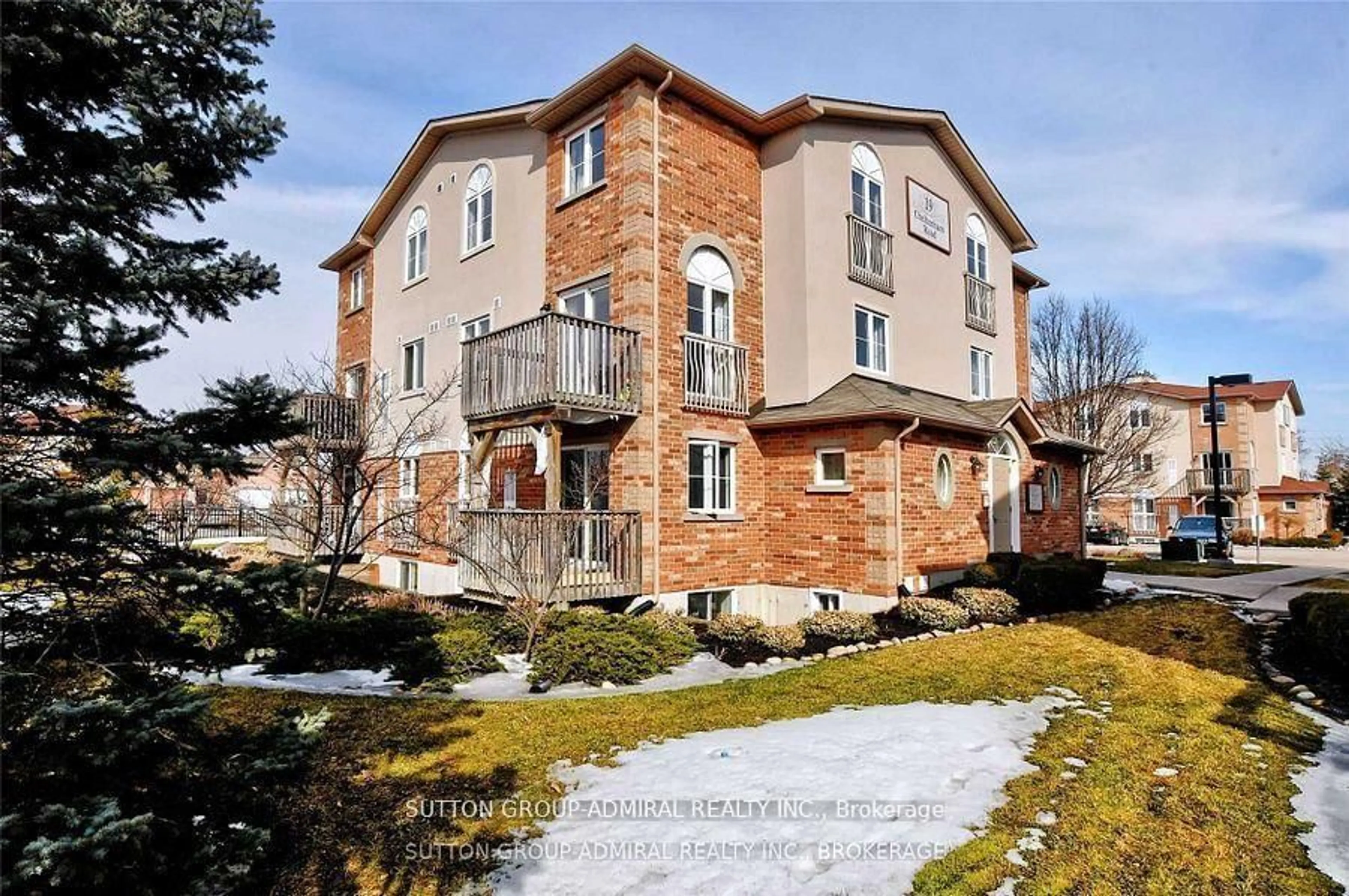 Home with brick exterior material, building for 19 Cheltenham Rd #7, Barrie Ontario L4M 0E7