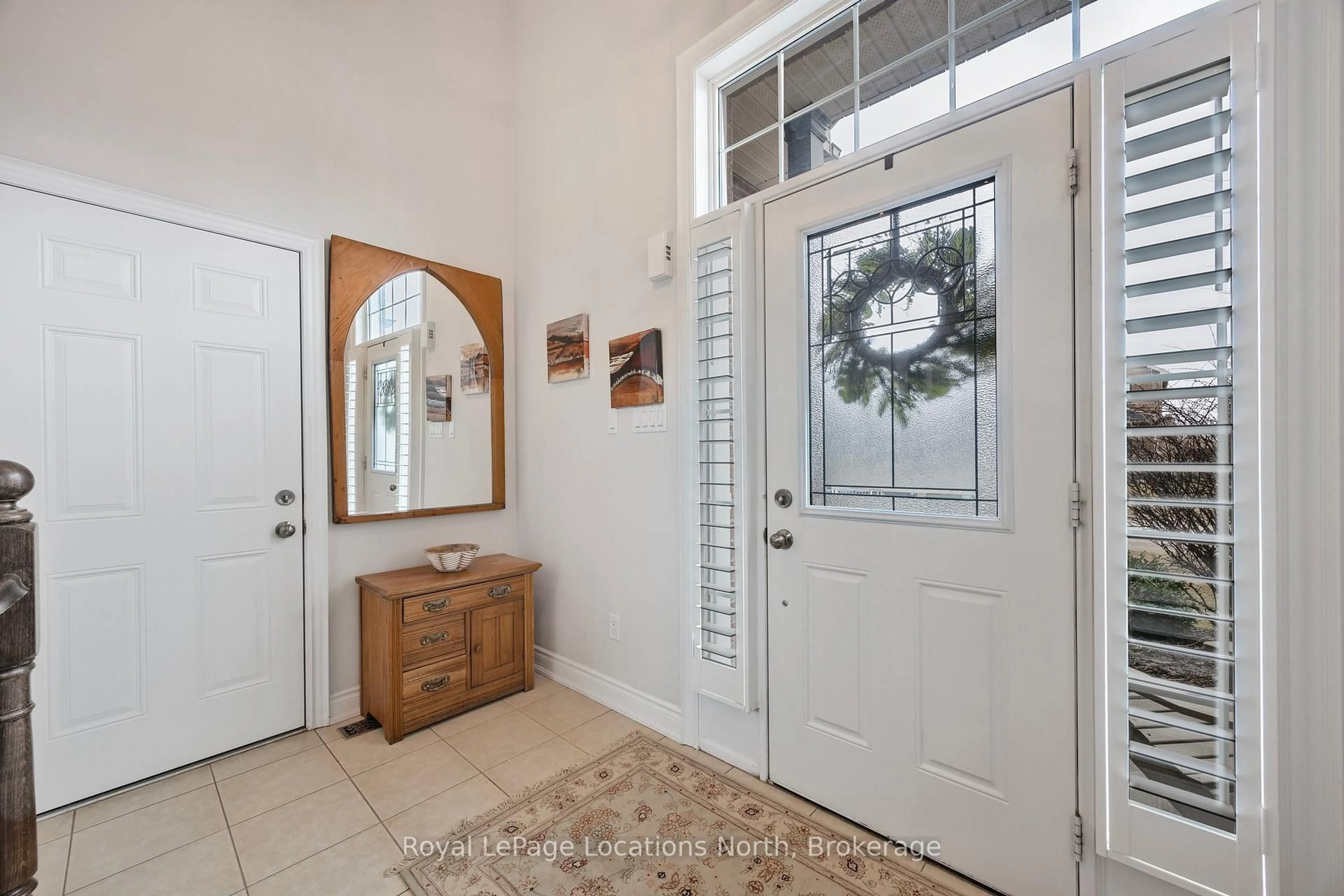 Indoor entryway for 20 Dance St, Collingwood Ontario L9Y 0H4