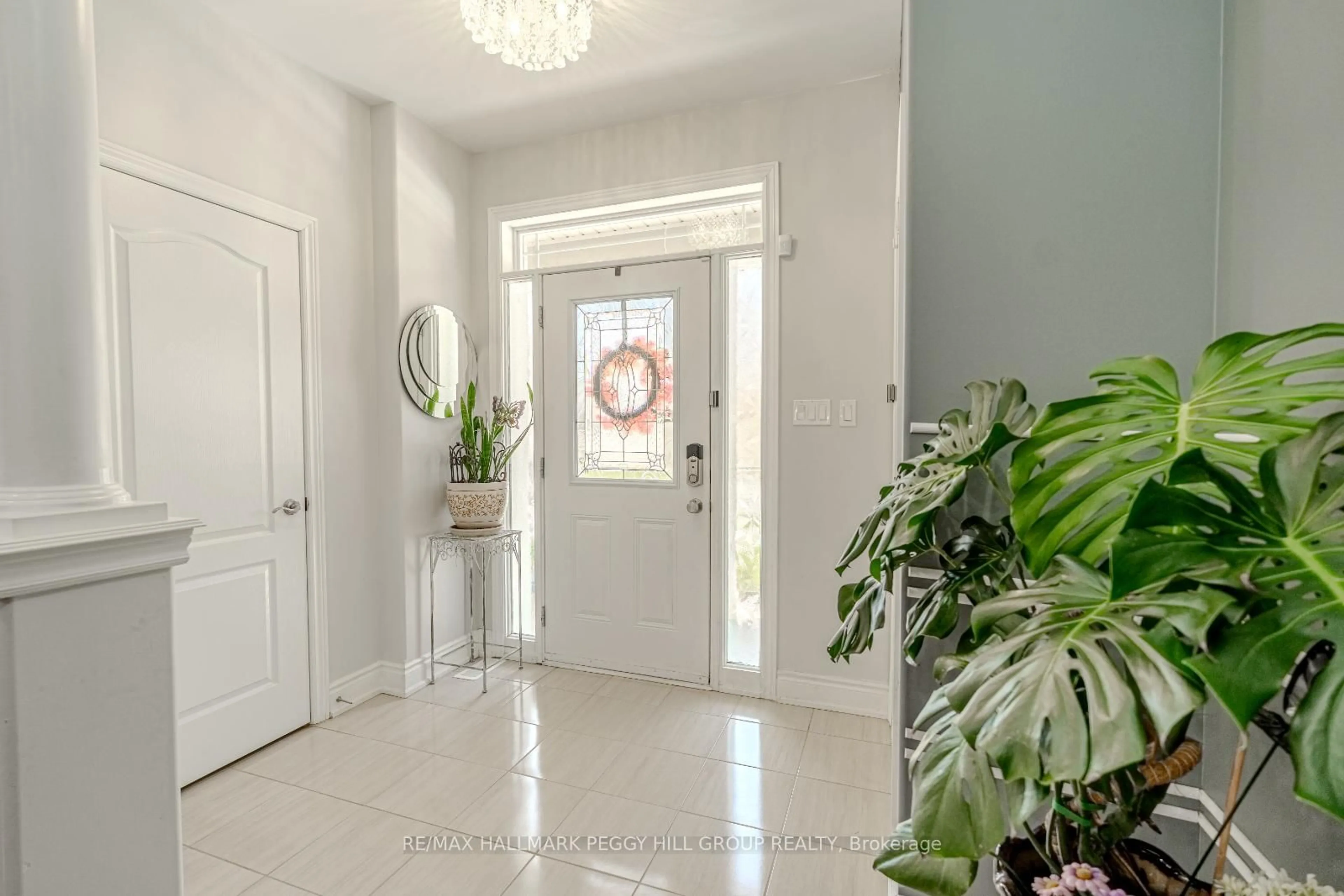 Indoor entryway for 3069 Monarch Dr, Orillia Ontario L3V 8K3