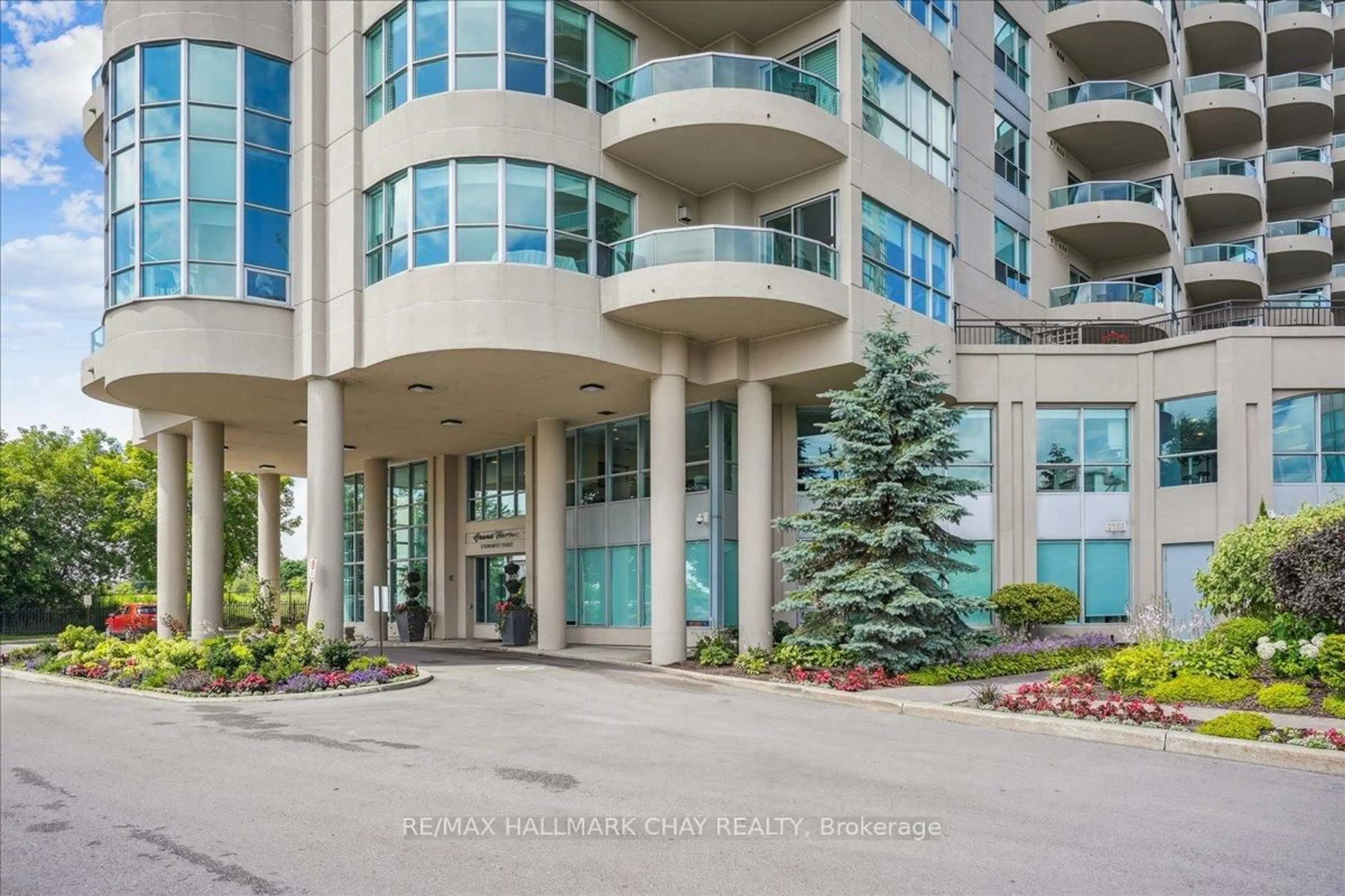 Indoor foyer for 2 Toronto St #1209, Barrie Ontario L4N 9R2