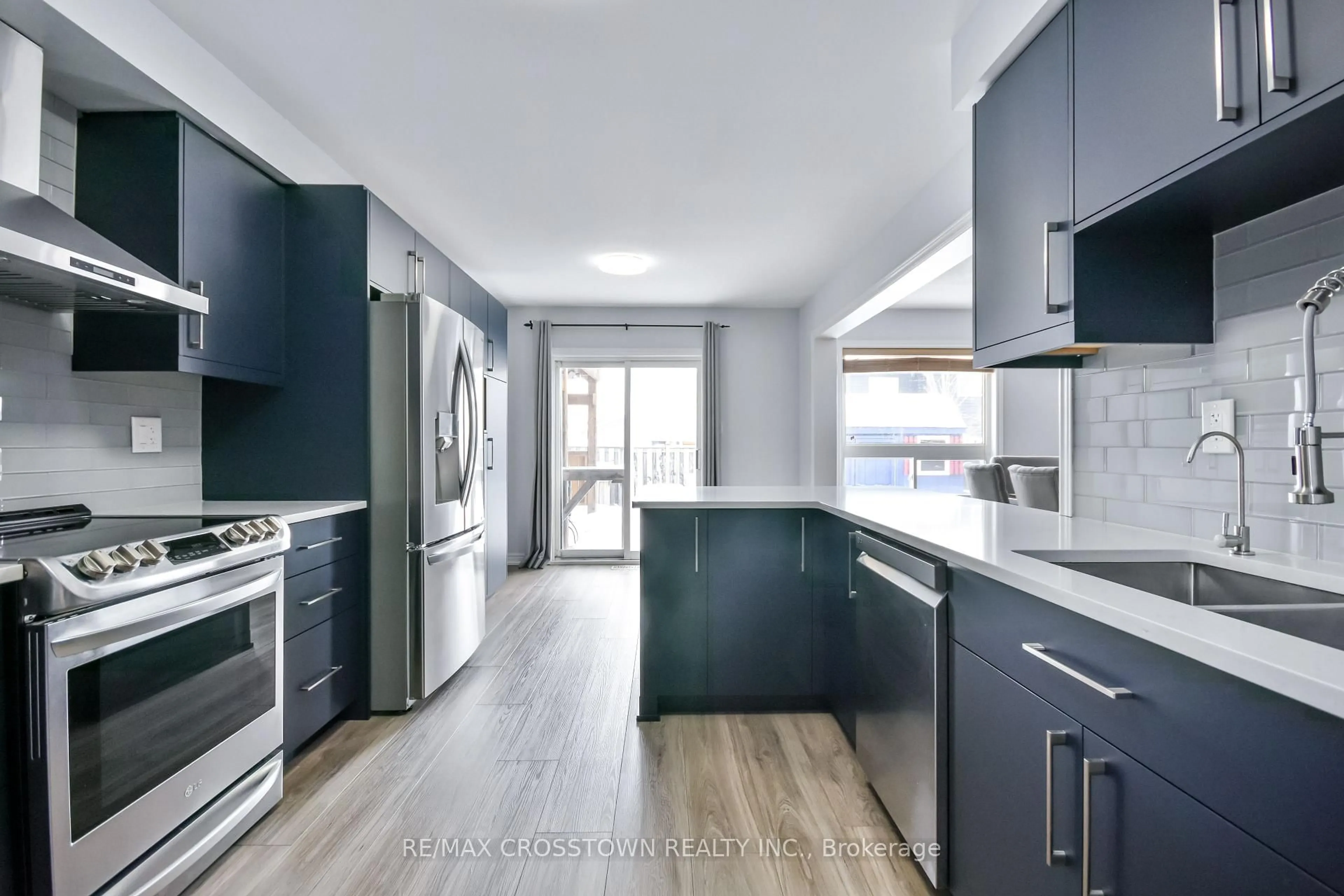 Open concept kitchen, unknown for 51 Catherine Dr, Barrie Ontario L4N 0H1