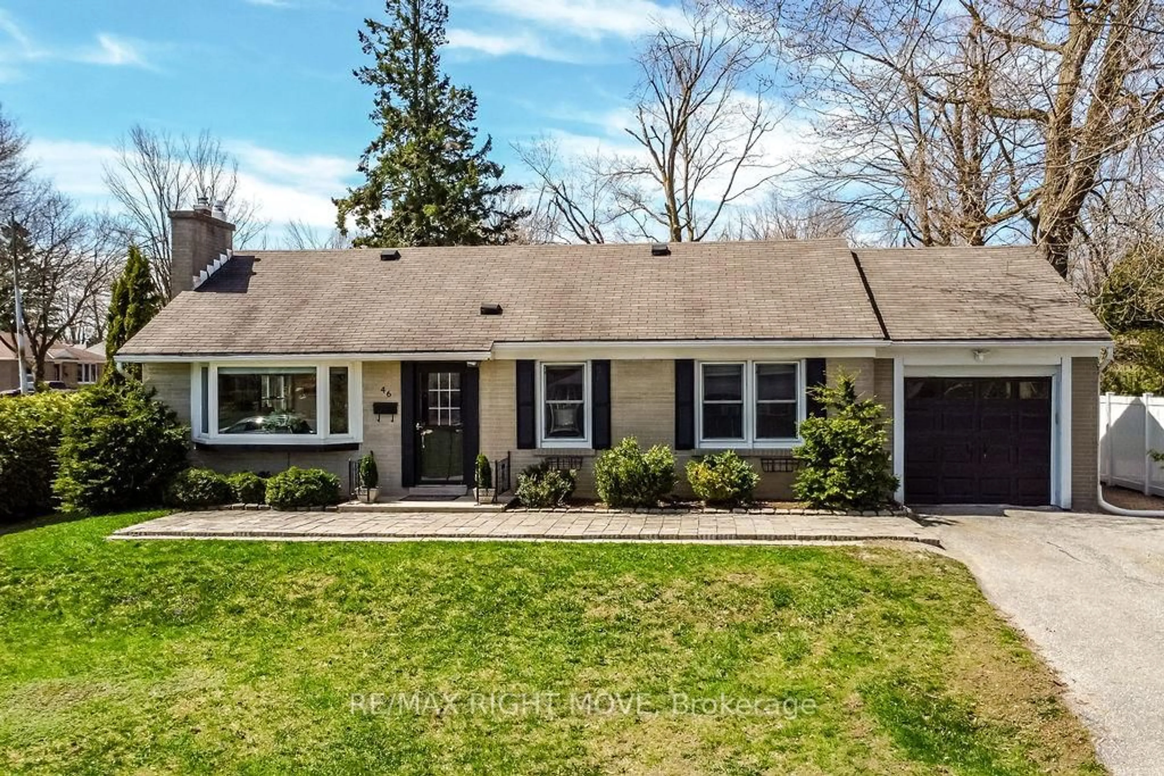 Home with vinyl exterior material, street for 46 Dalton Cres, Orillia Ontario L3V 5J5