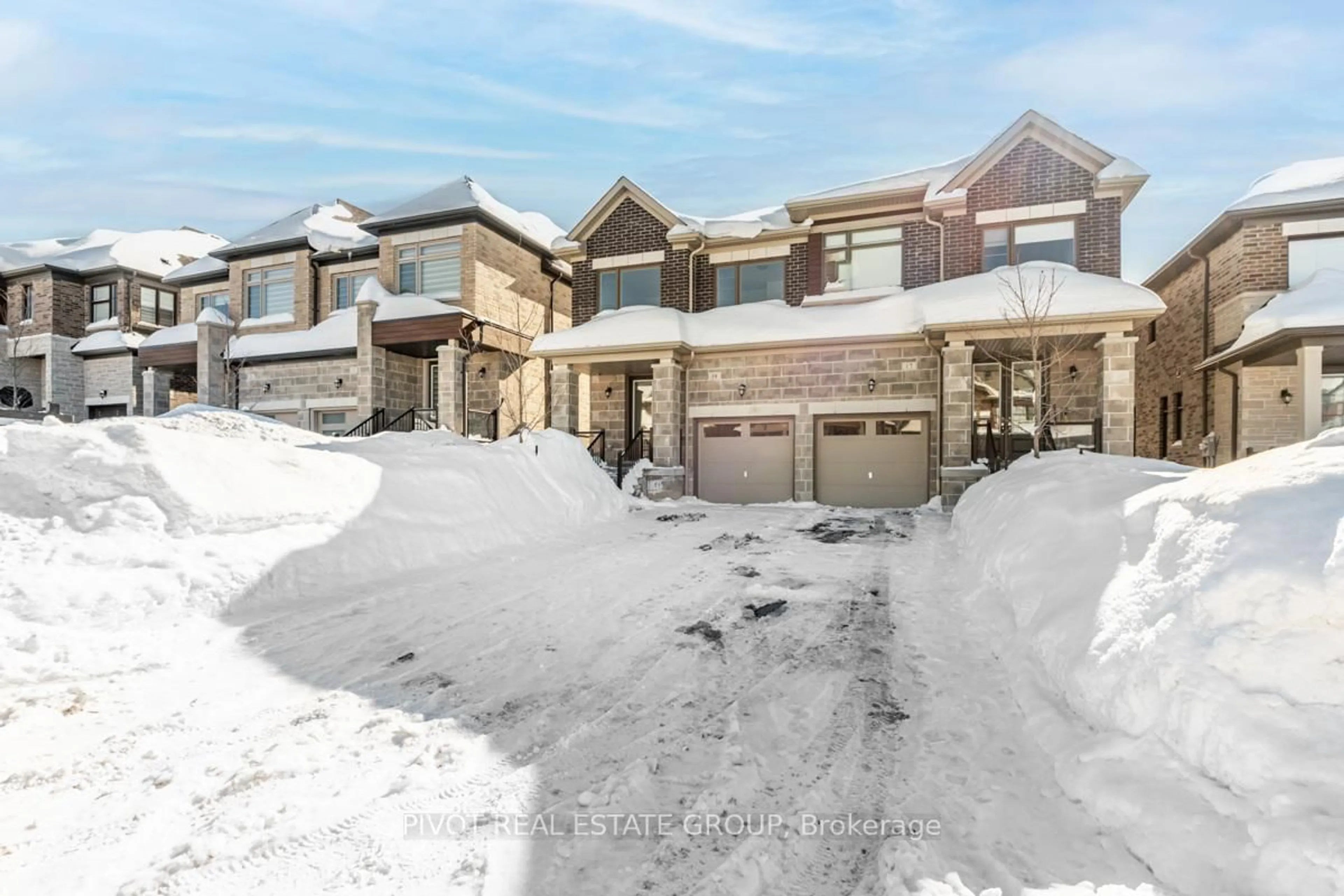 A pic from outside/outdoor area/front of a property/back of a property/a pic from drone, street for 19 Daffodil Rd, Springwater Ontario L9X 2E3