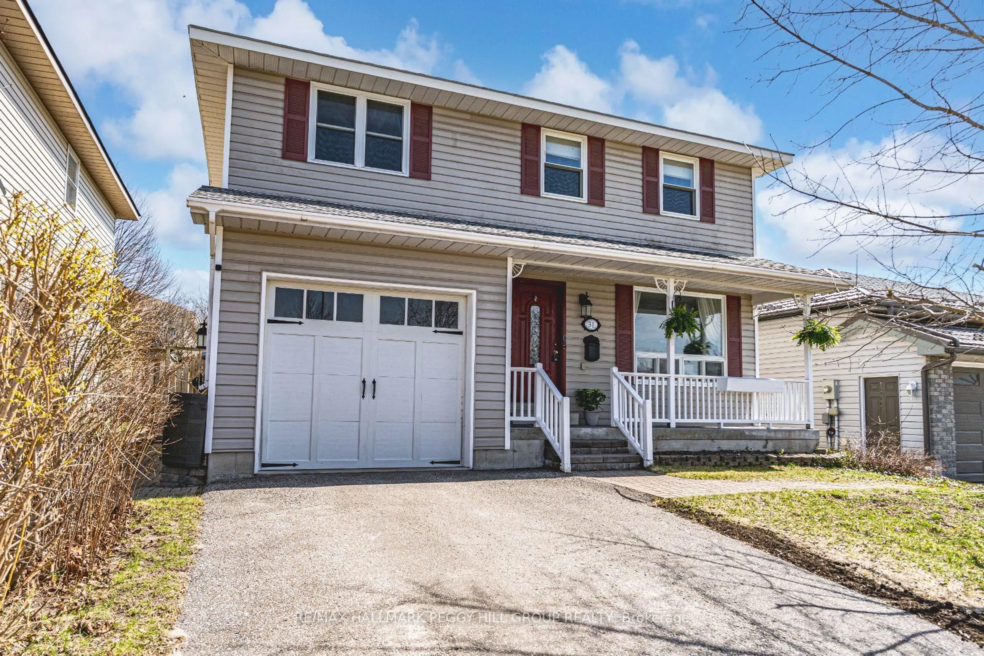 Home with vinyl exterior material, street for 31 Courtney Cres, Orillia Ontario L3V 7Y2