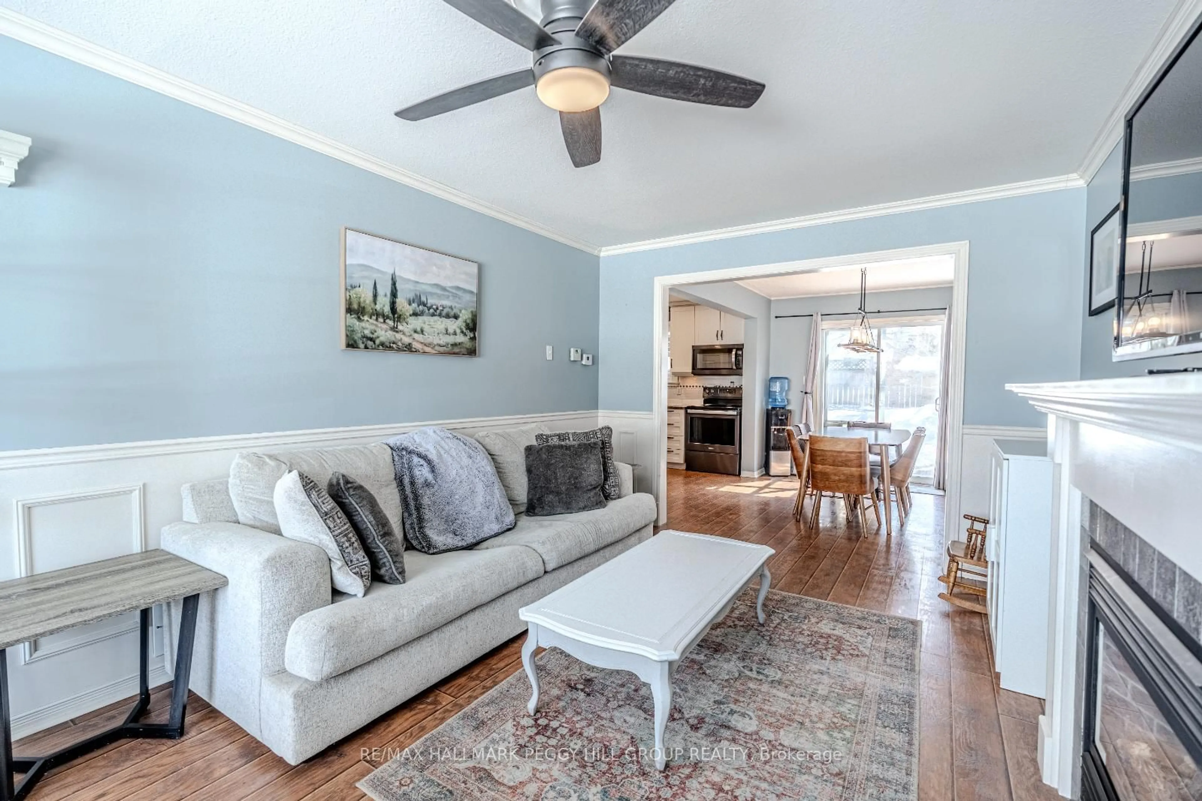 Living room with furniture, unknown for 31 Courtney Cres, Orillia Ontario L3V 7Y2