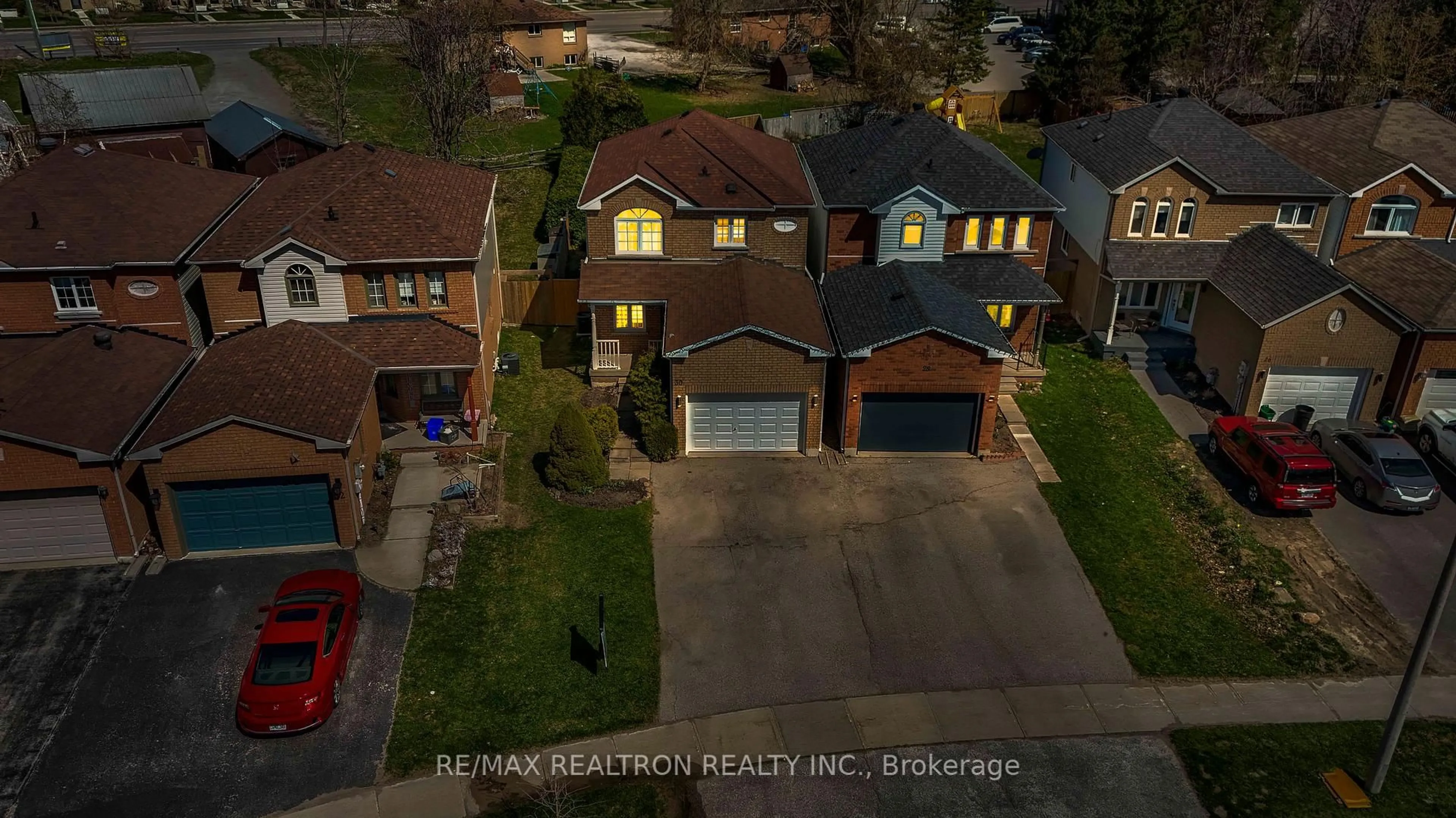 A pic from outside/outdoor area/front of a property/back of a property/a pic from drone, street for 34 Aikens Cres, Barrie Ontario L4N 8M6