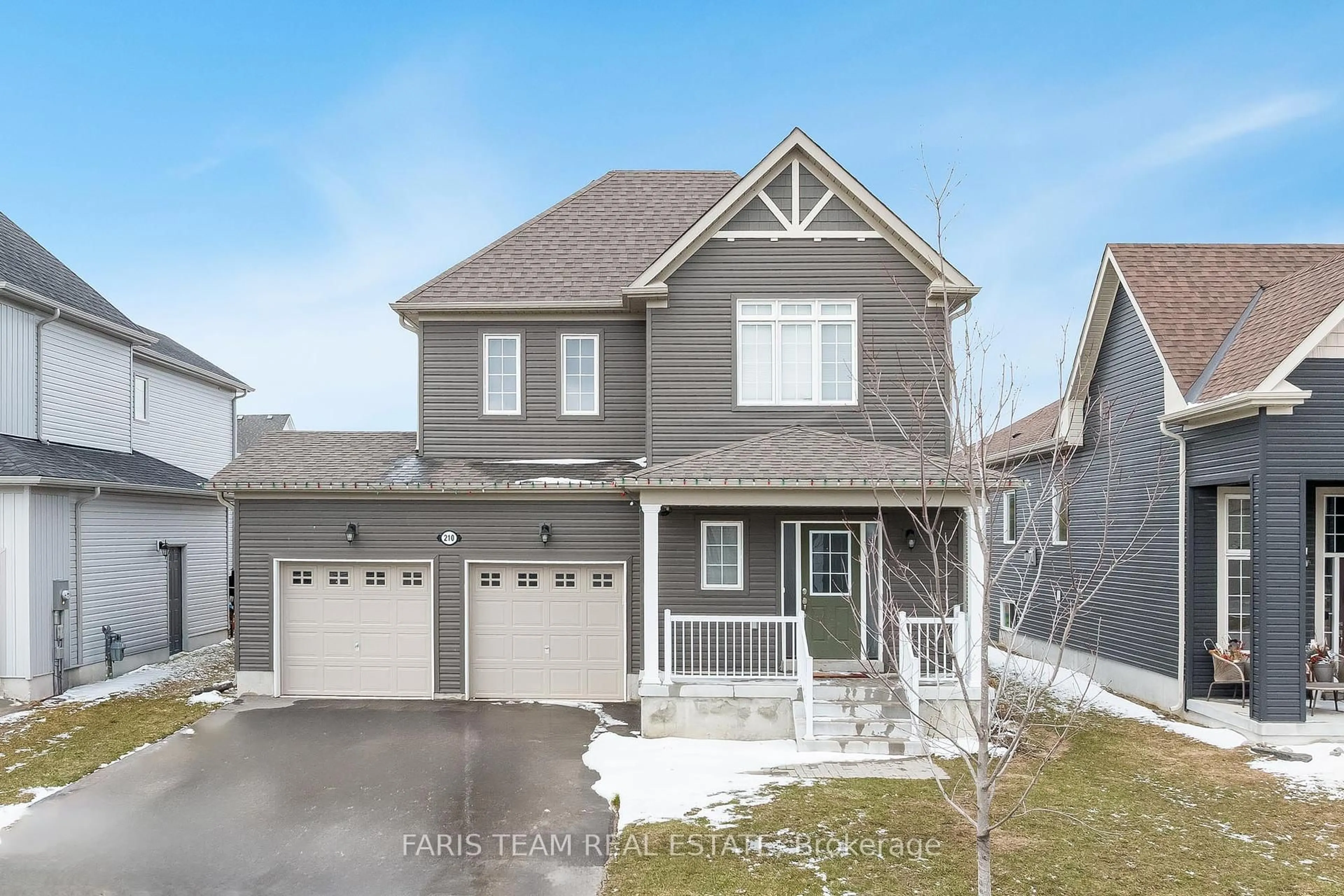Home with vinyl exterior material, street for 210 Springfield Cres, Clearview Ontario L0M 1S0