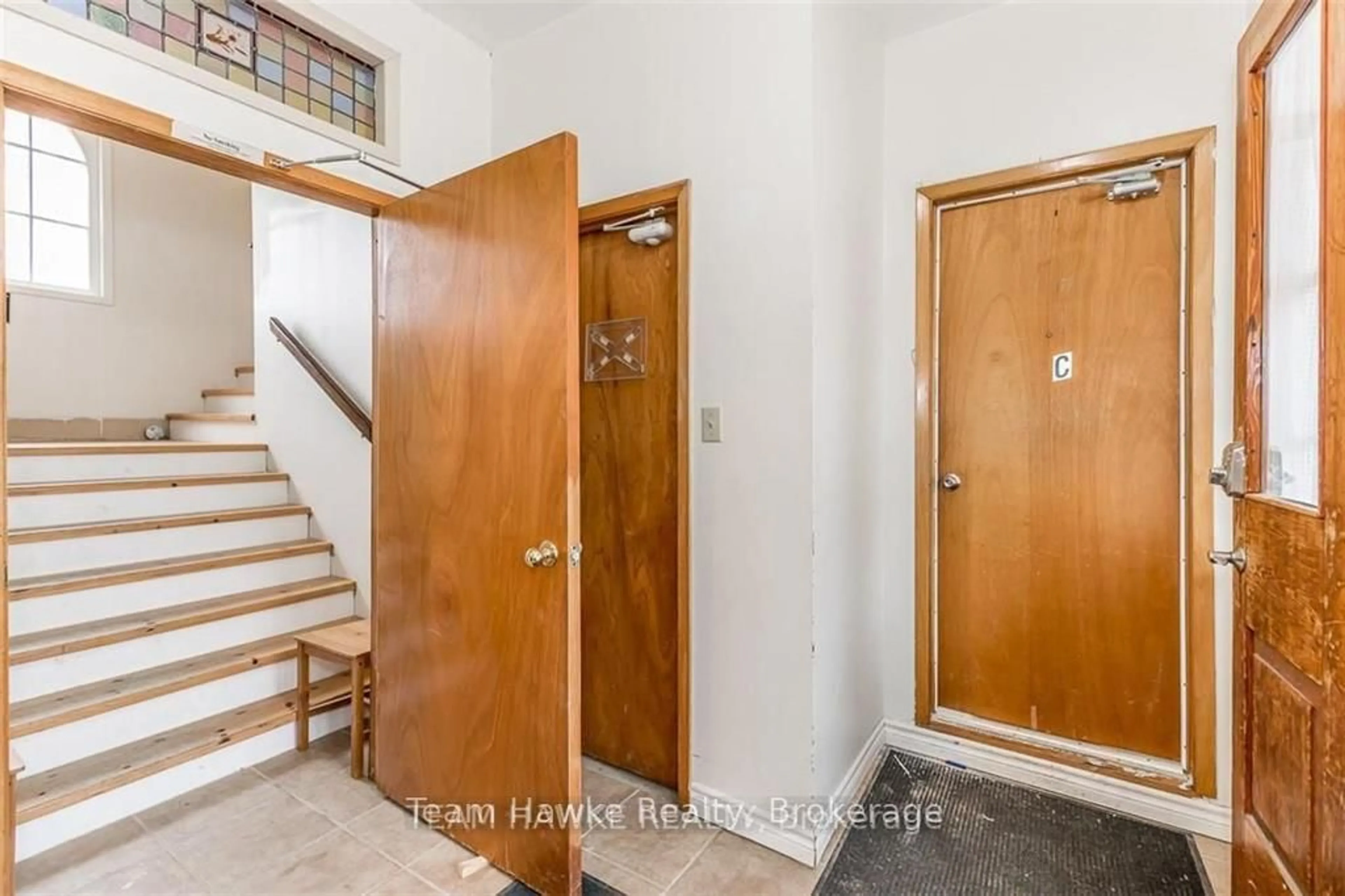 Indoor entryway for 178 William St, Tay Ontario L0K 2A0