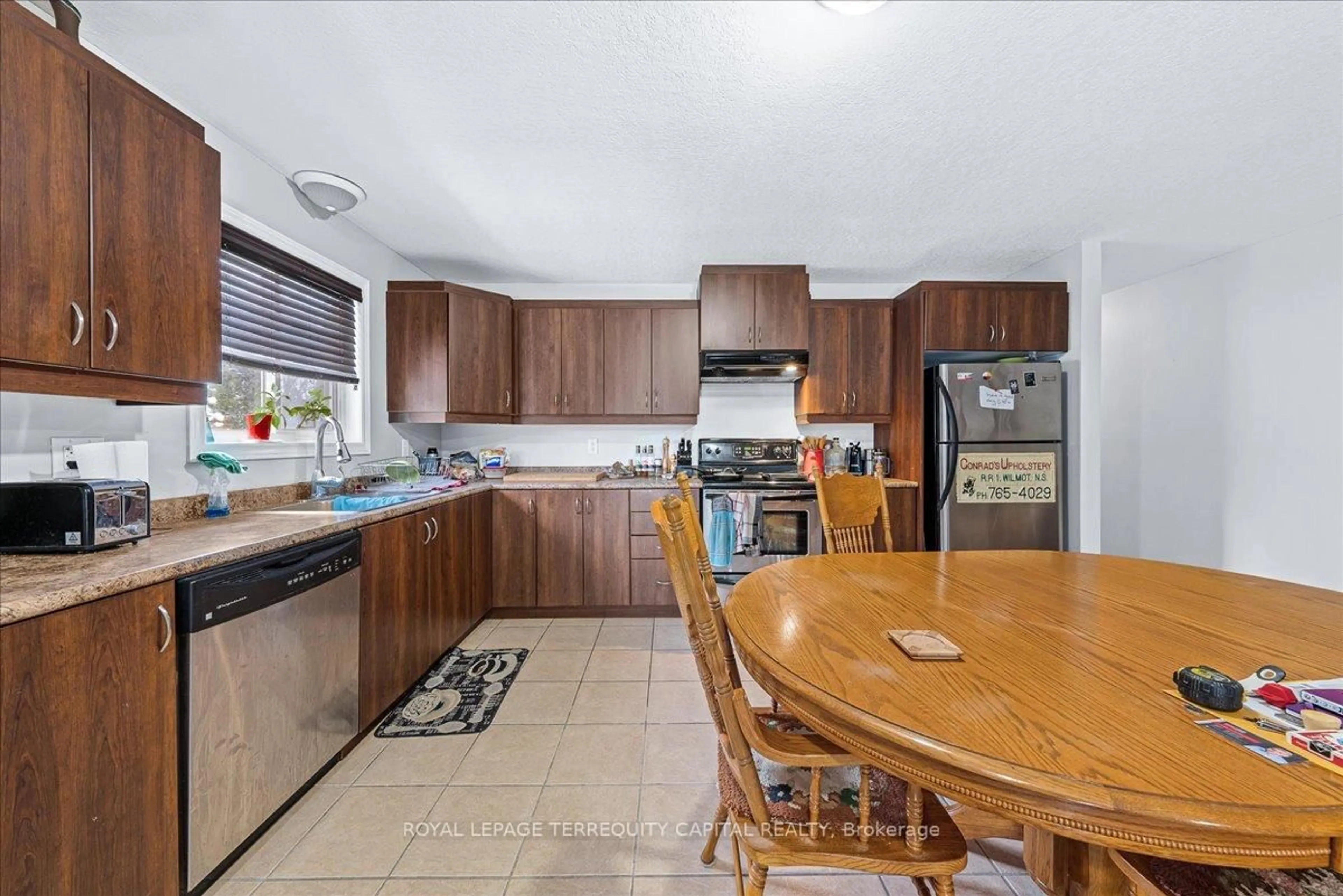 Open concept kitchen, unknown for 102 Henry St, Barrie Ontario L4N 1C8