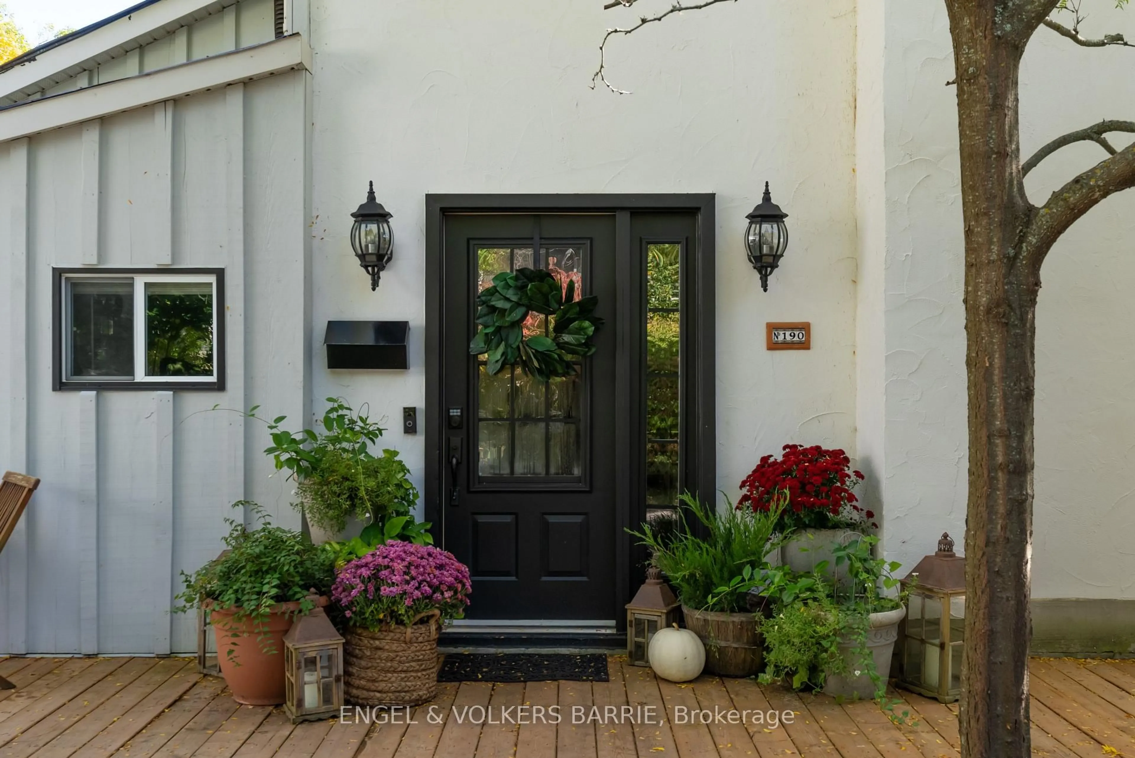 Indoor entryway for 190 SHANTY BAY Rd, Barrie Ontario L4M 1E4