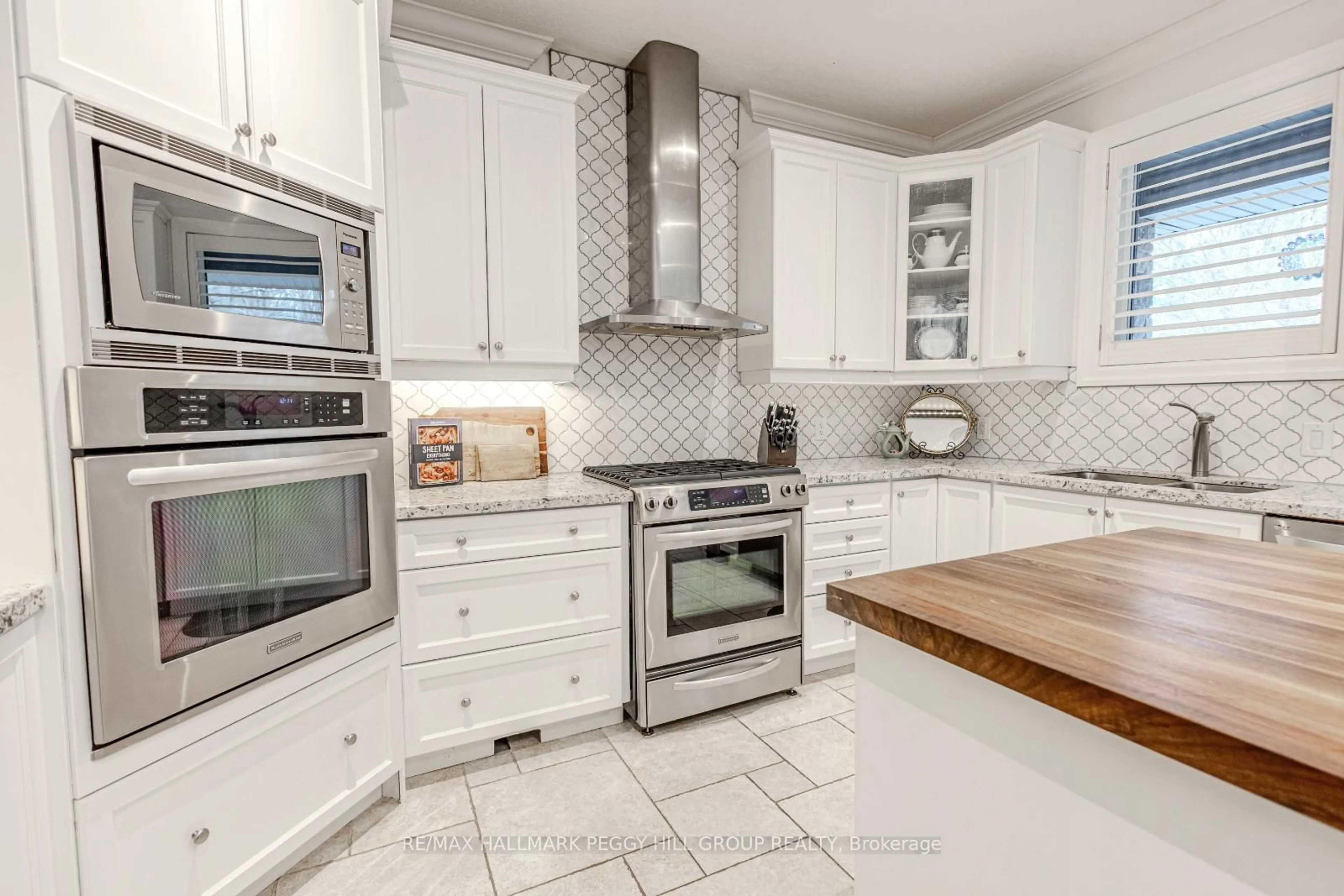 Unknown for 6 Collins Lane, Springwater Ontario L9X 0H4