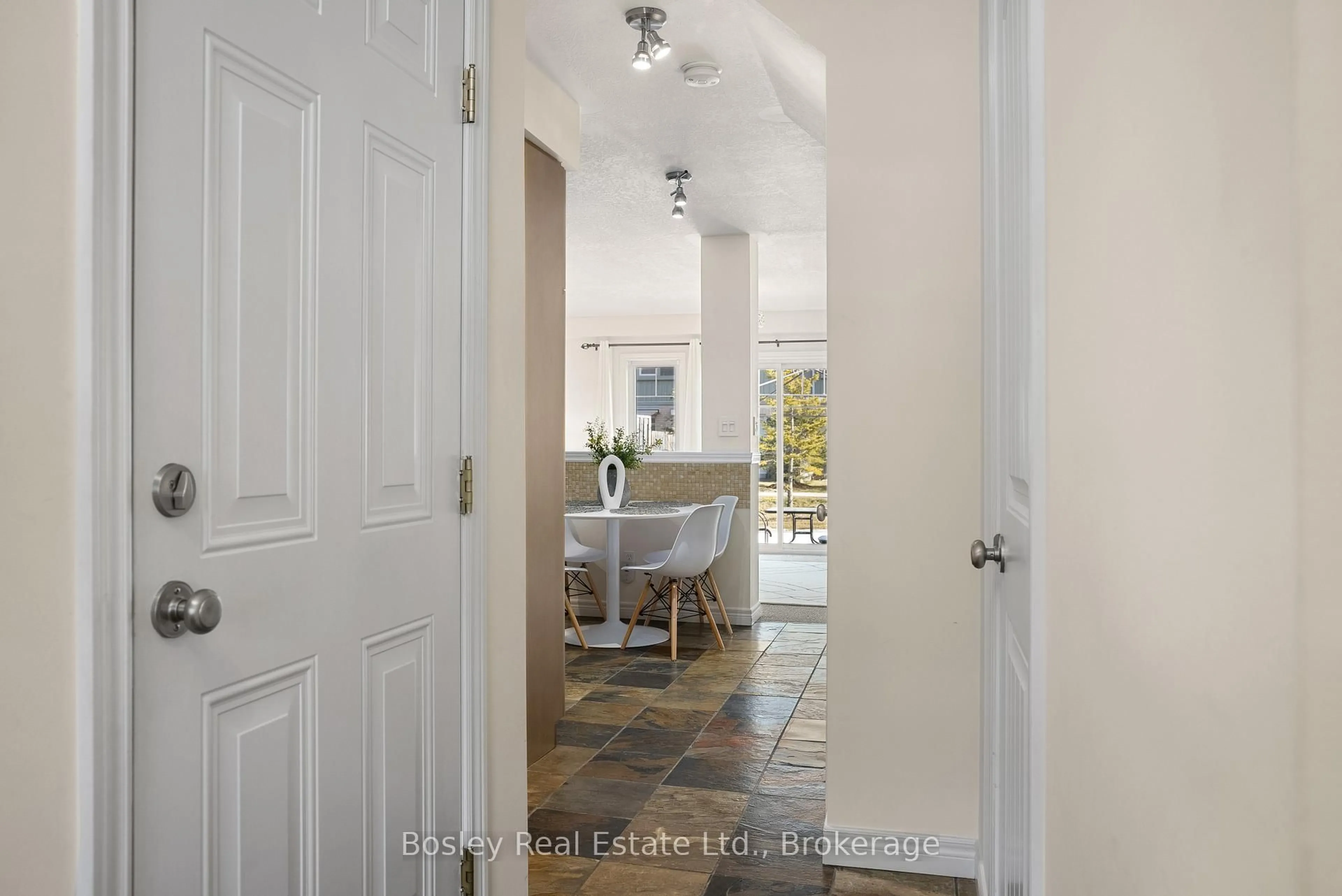Indoor entryway for 41 SILVER GLEN Blvd, Collingwood Ontario L9Y 0G9