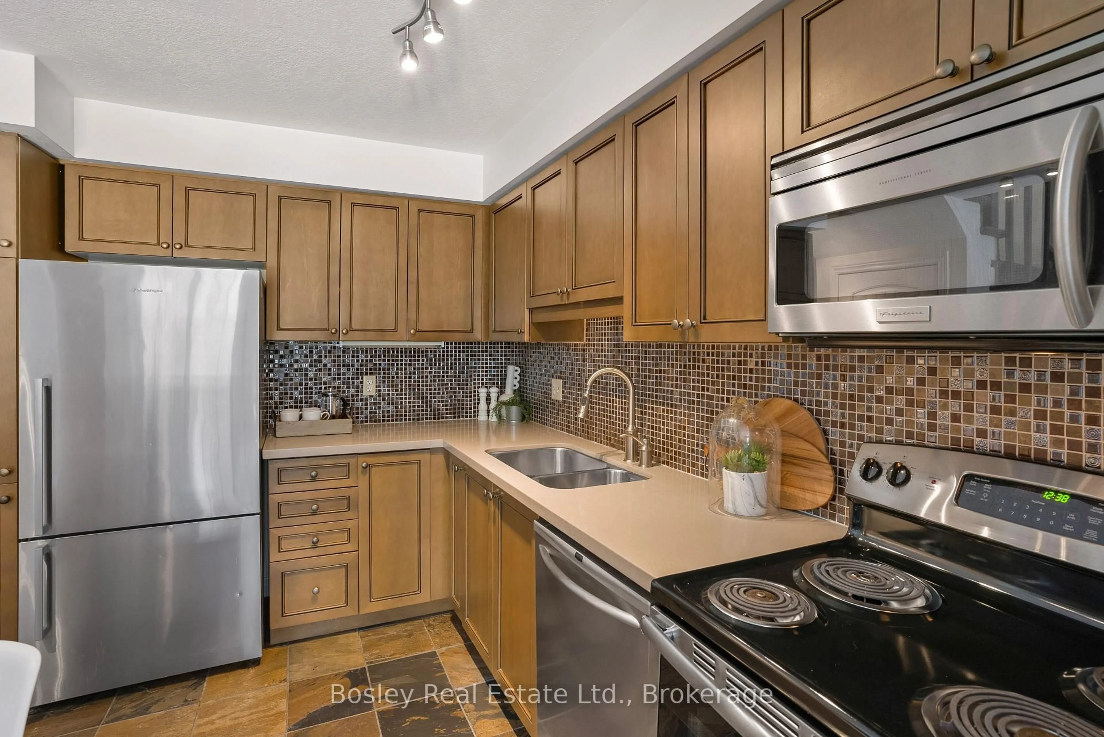 Standard kitchen, unknown for 41 SILVER GLEN Blvd, Collingwood Ontario L9Y 0G9