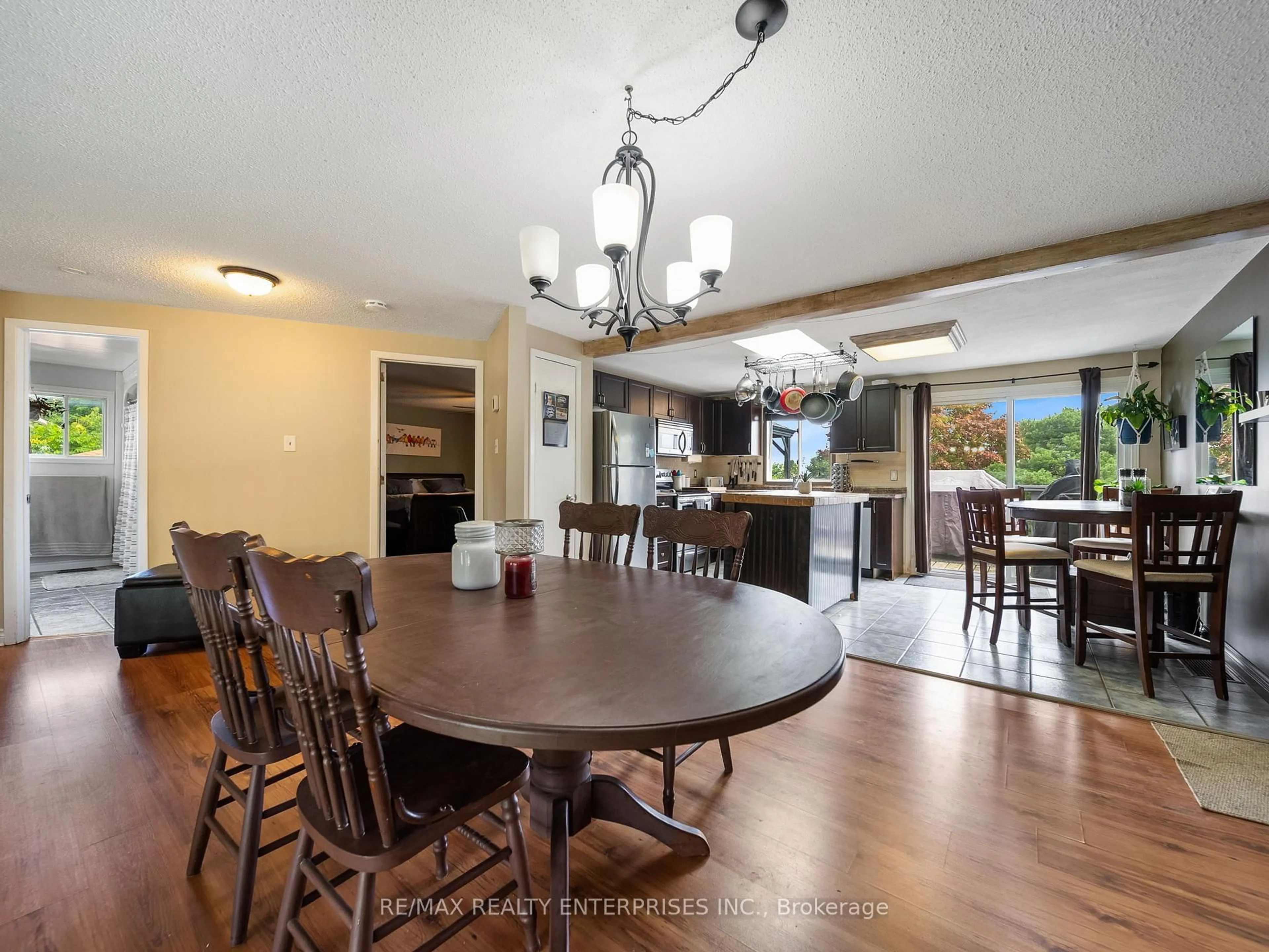 Open concept kitchen, wood/laminate floor for 126 Shakespeare Cres, Barrie Ontario L4N 6C4