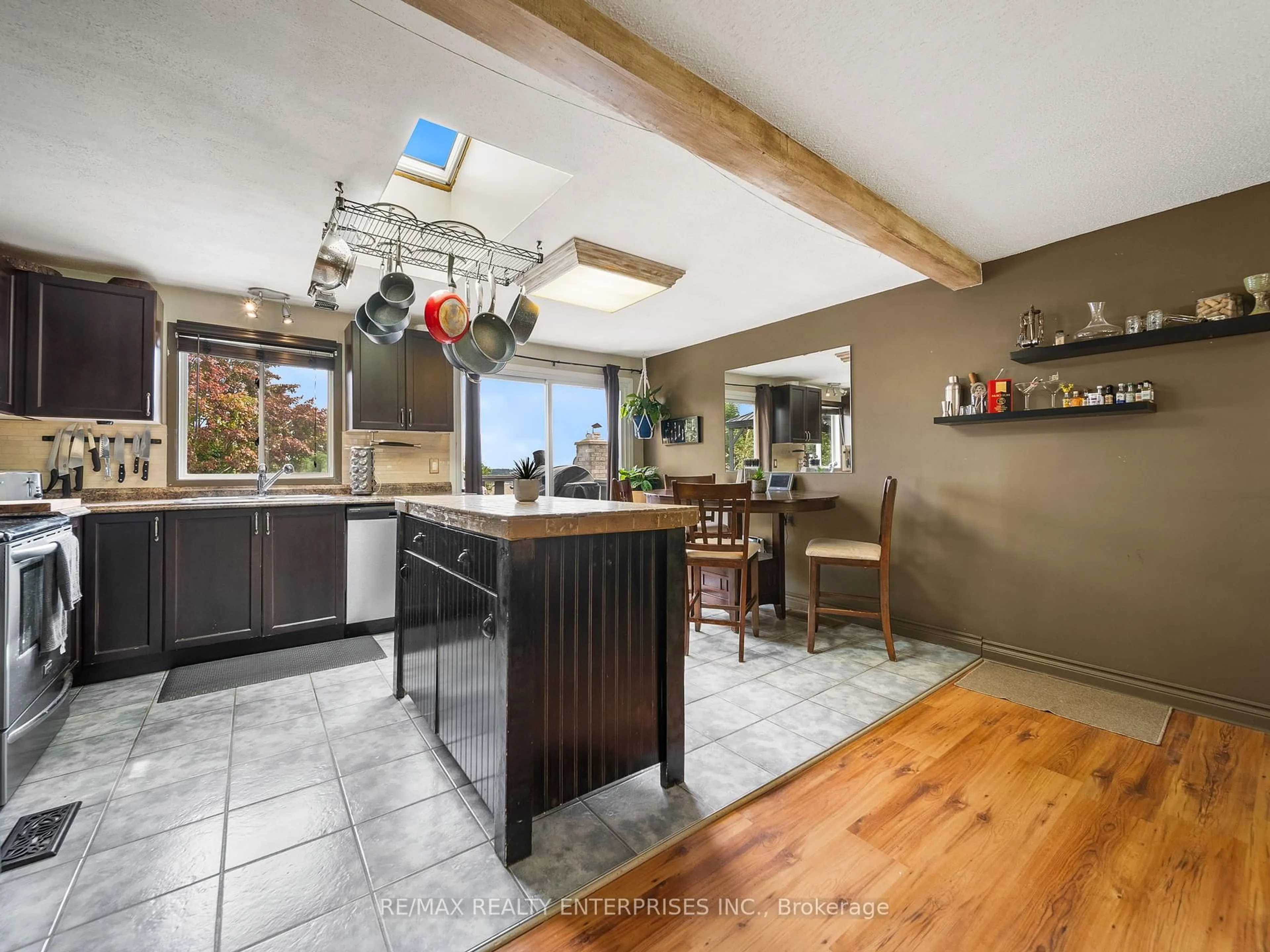 Open concept kitchen, unknown for 126 Shakespeare Cres, Barrie Ontario L4N 6C4