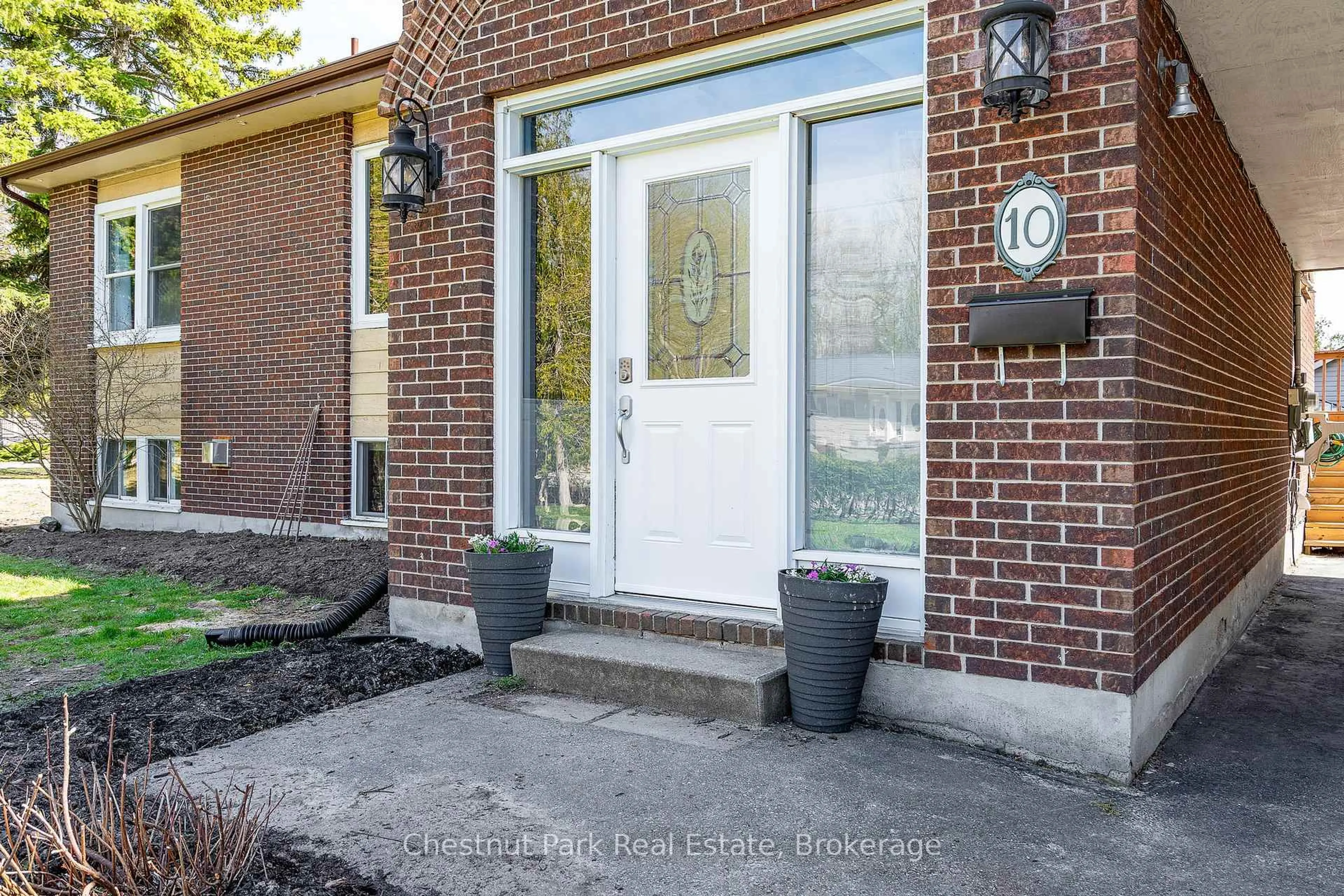 Unknown for 10 Water St, Collingwood Ontario L9Y 4P1