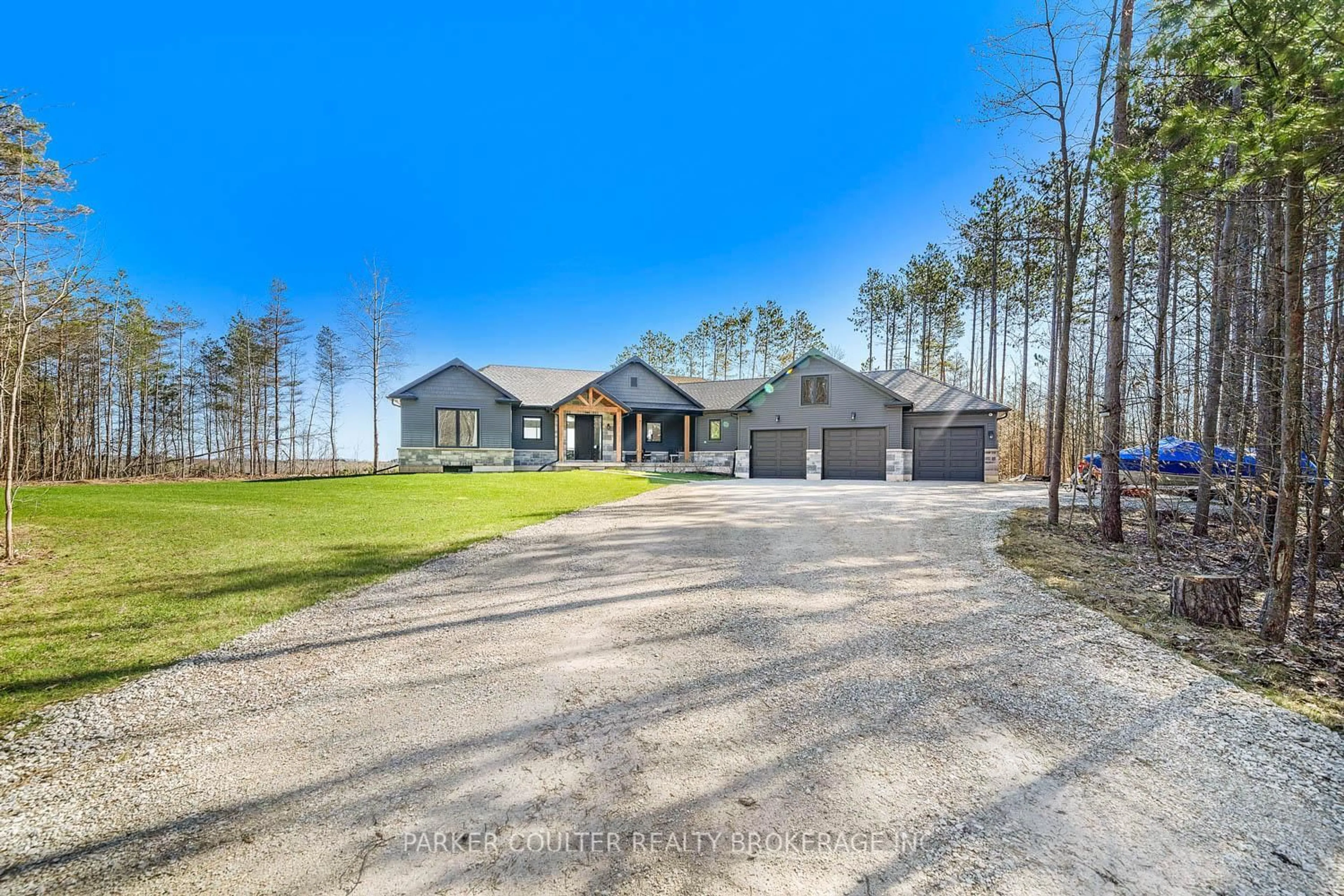 A pic from outside/outdoor area/front of a property/back of a property/a pic from drone, unknown for 3091 Centre Line Rd, Clearview Ontario L0M 1N0