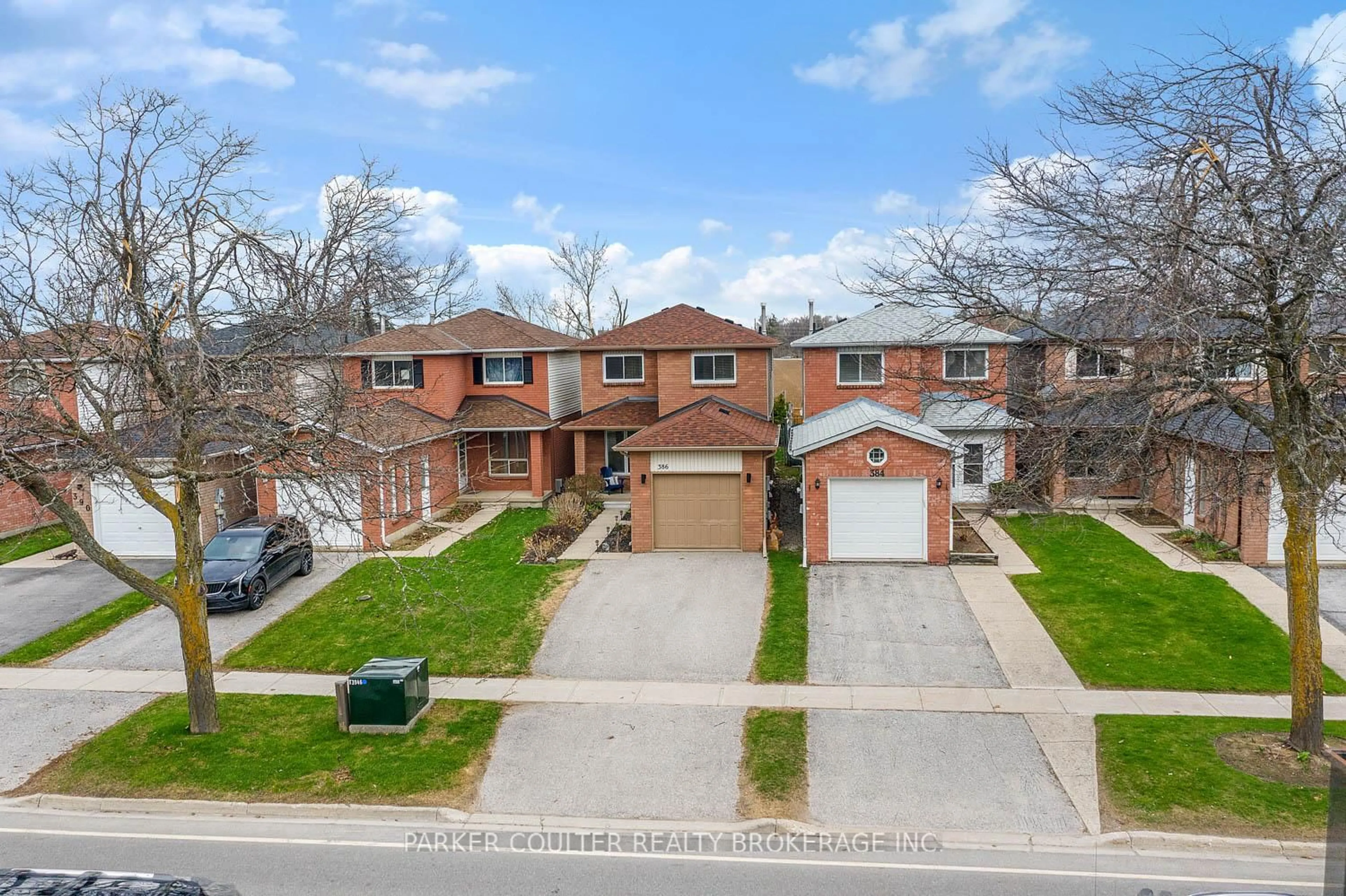 A pic from outside/outdoor area/front of a property/back of a property/a pic from drone, street for 386 Livingstone St, Barrie Ontario L4N 7M9