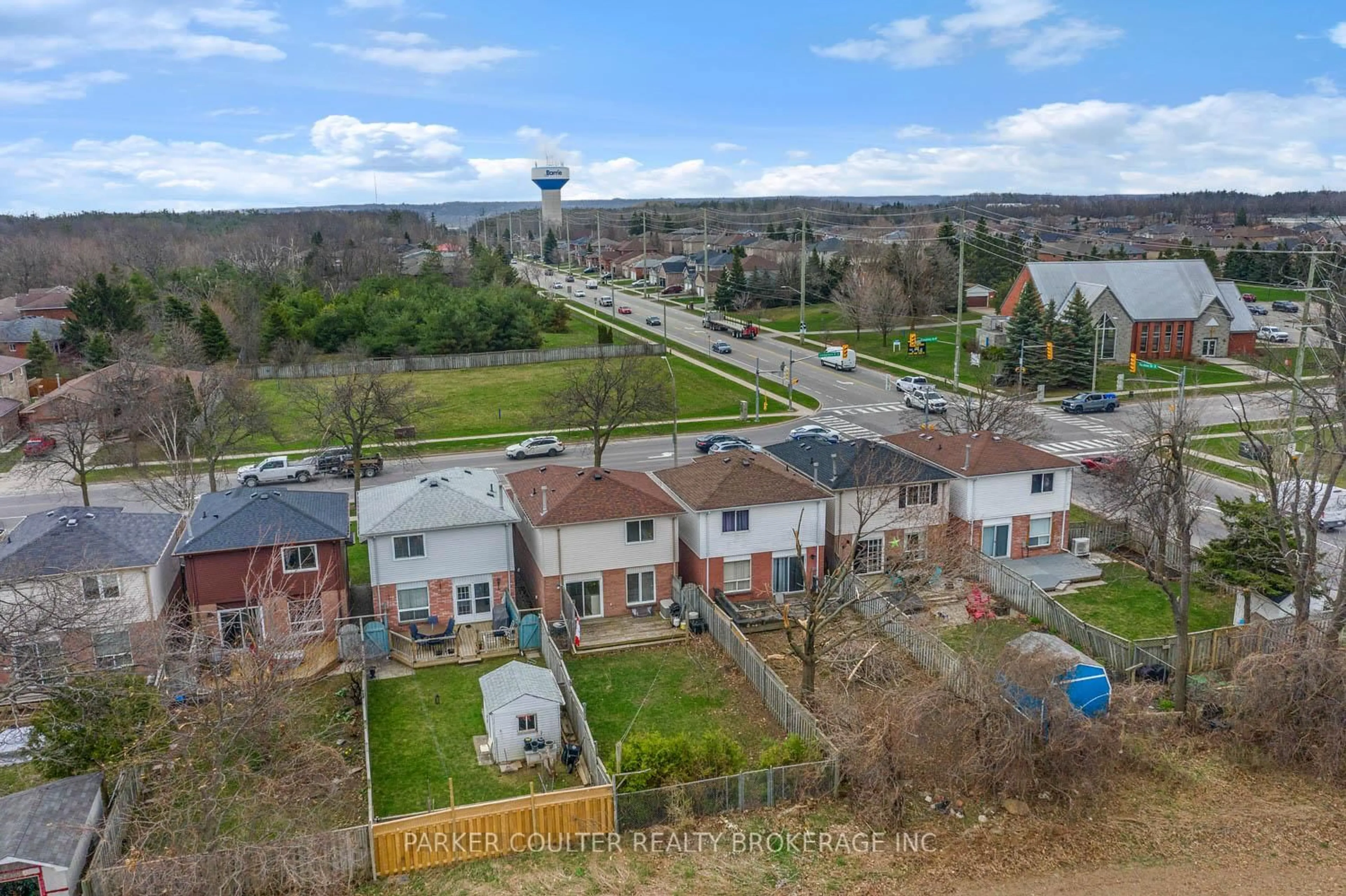 A pic from outside/outdoor area/front of a property/back of a property/a pic from drone, unknown for 386 Livingstone St, Barrie Ontario L4N 7M9