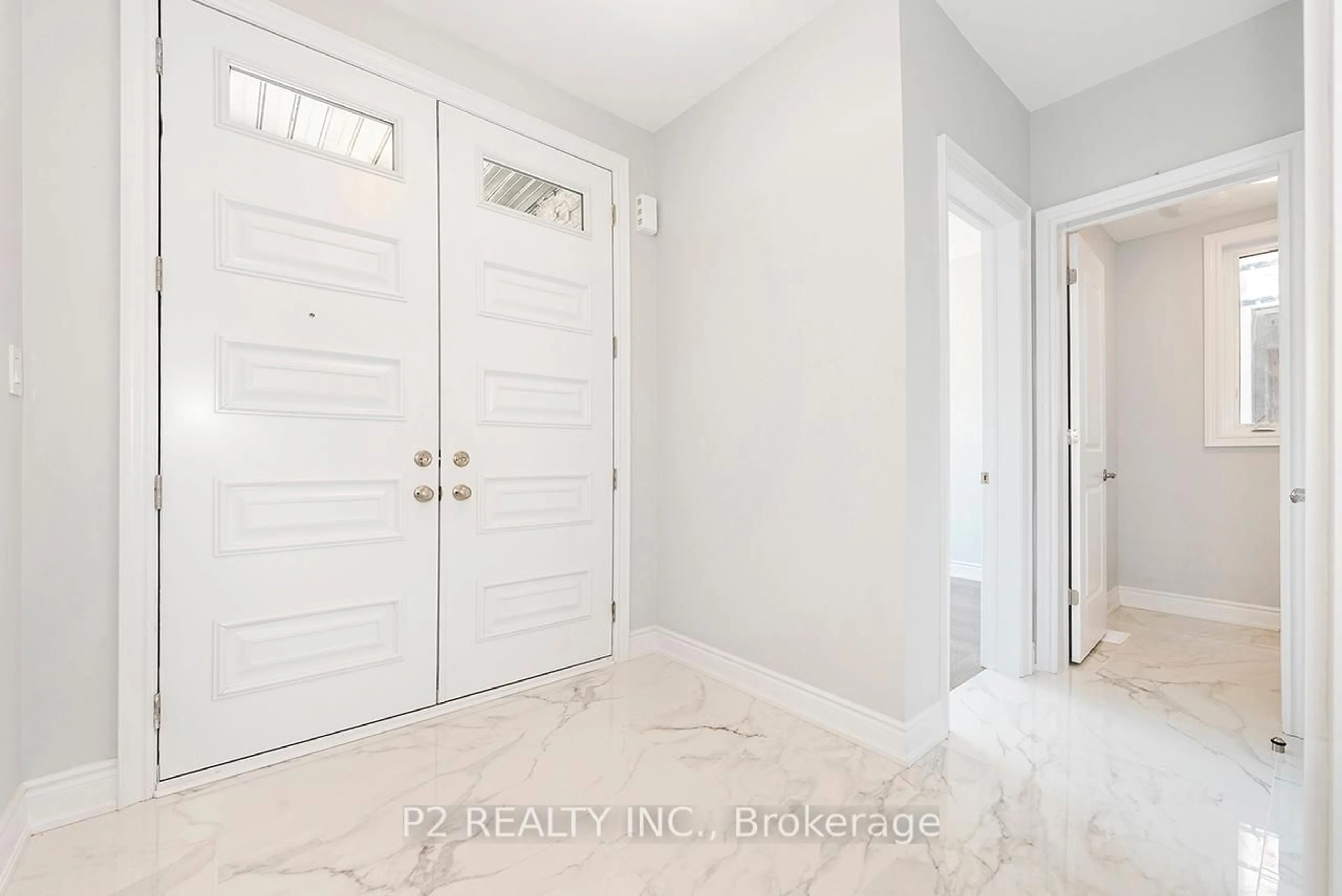 Indoor entryway for 4 Wild Ginger Lane, Springwater Ontario L9X 2C9