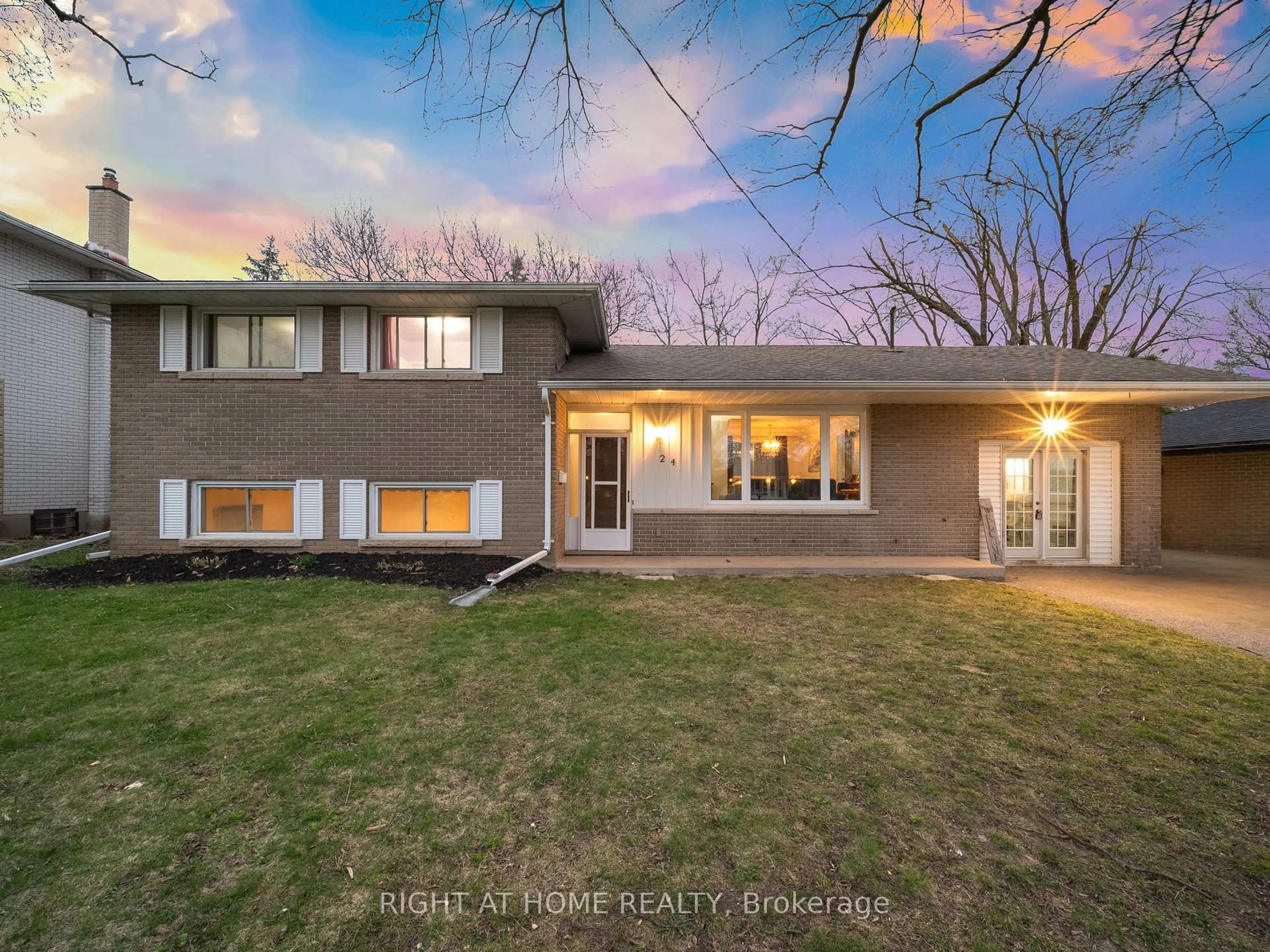 Unknown for 24 Ottaway Ave, Barrie Ontario L4M 2W7