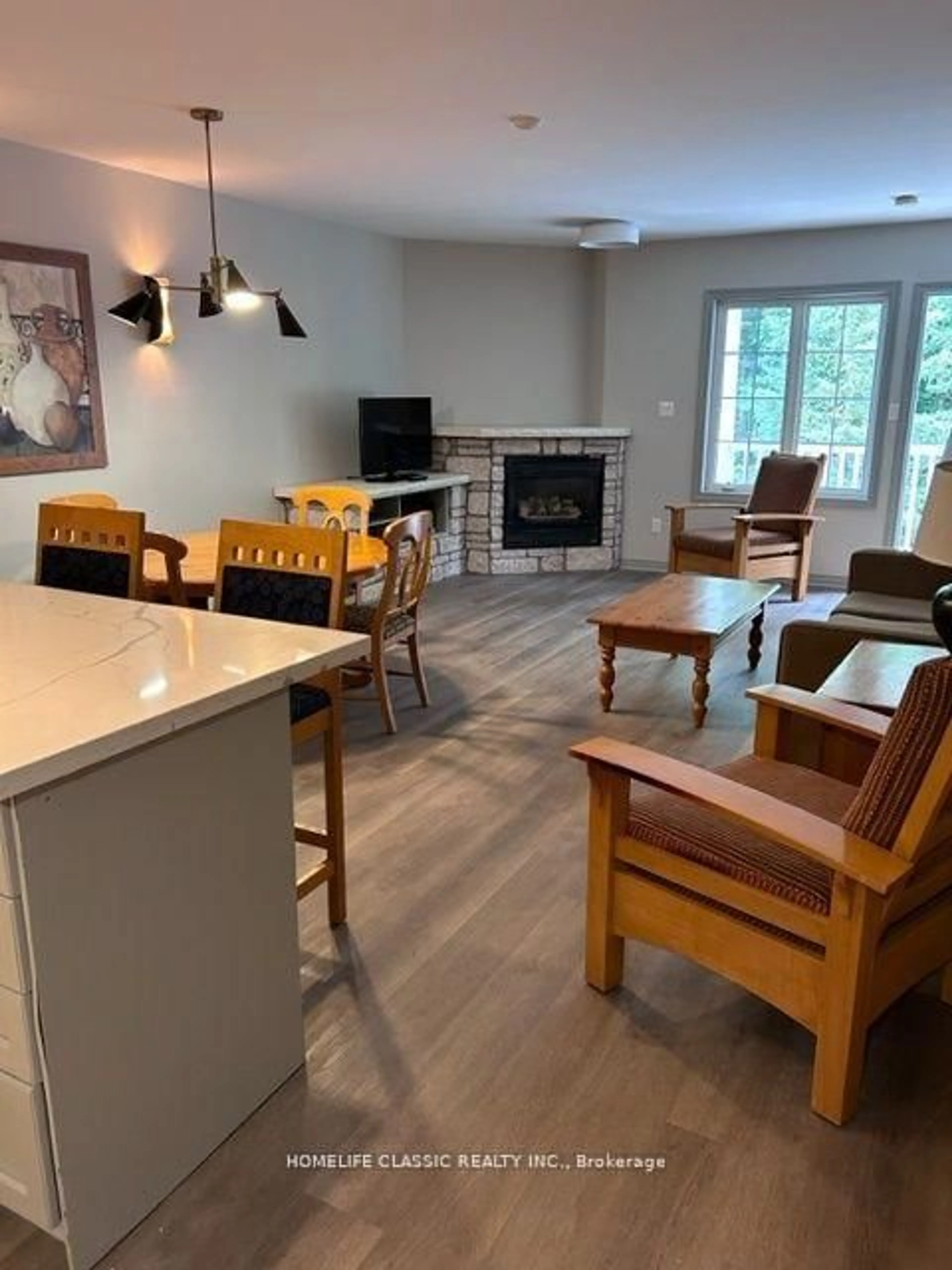 Open concept kitchen, unknown for 90 Highland Dr #2312-13, Oro-Medonte Ontario L0L 2L0