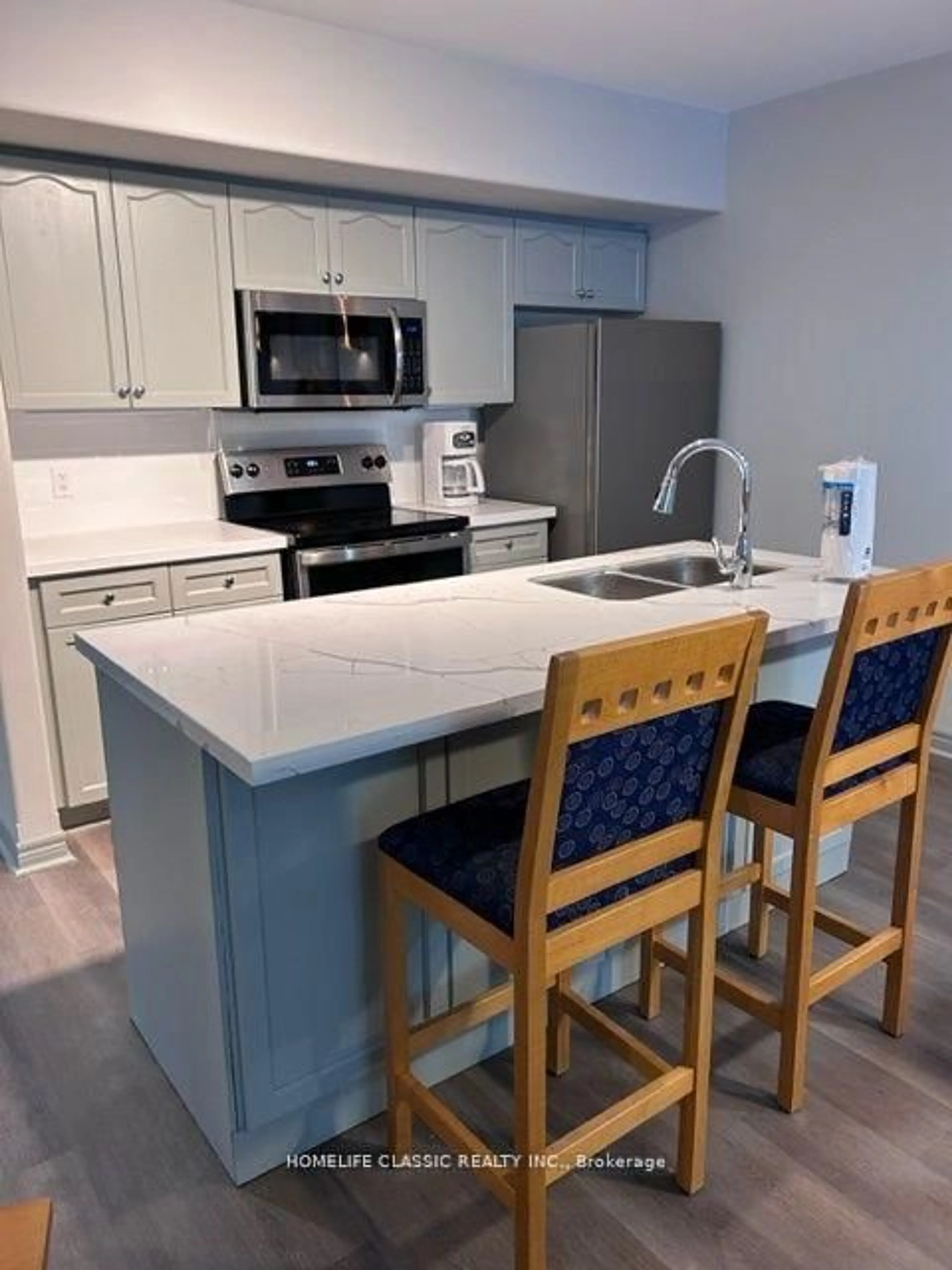 Open concept kitchen, unknown for 90 Highland Dr #2312-13, Oro-Medonte Ontario L0L 2L0