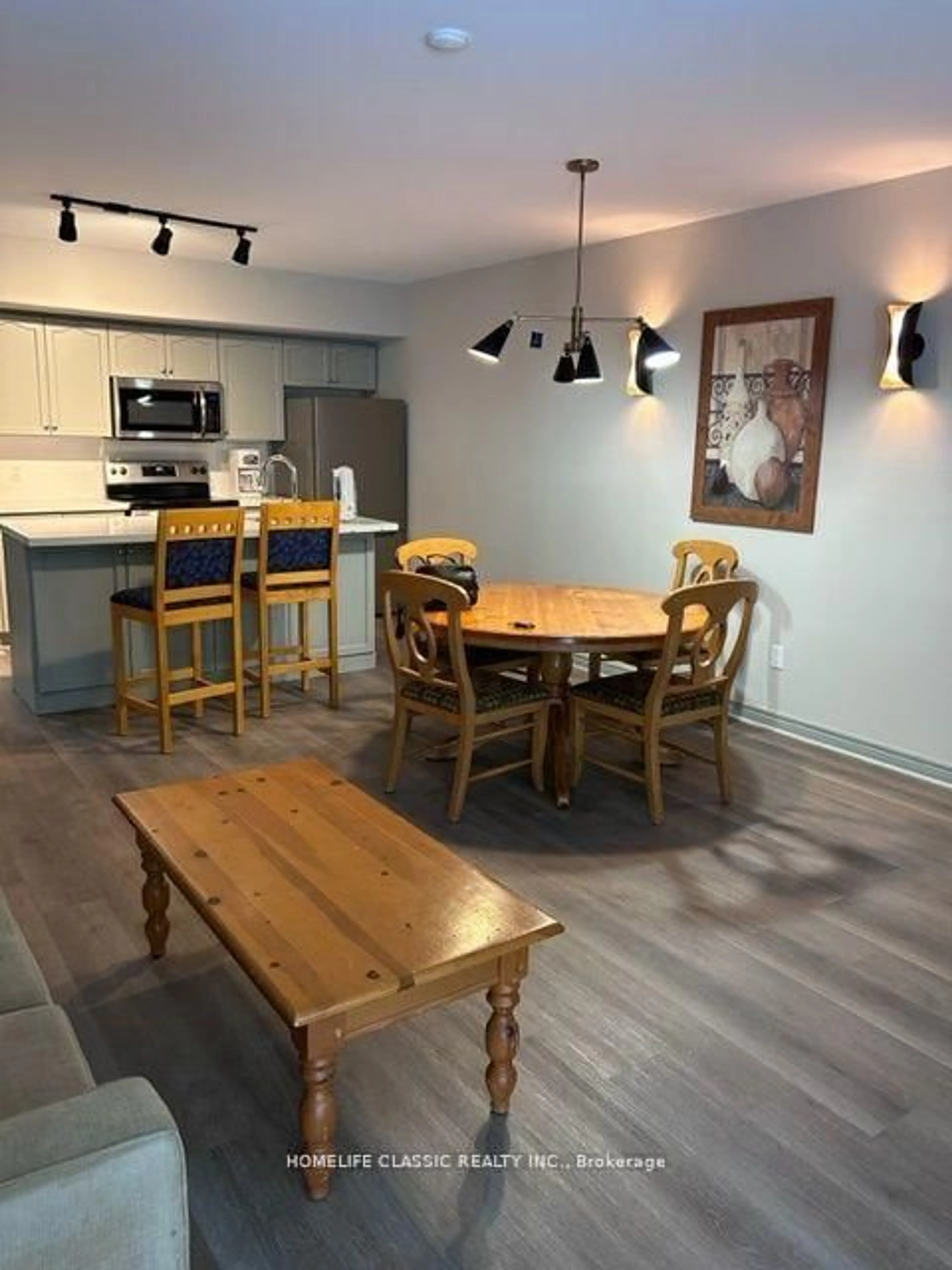 Open concept kitchen, wood/laminate floor for 90 Highland Dr #2312-13, Oro-Medonte Ontario L0L 2L0