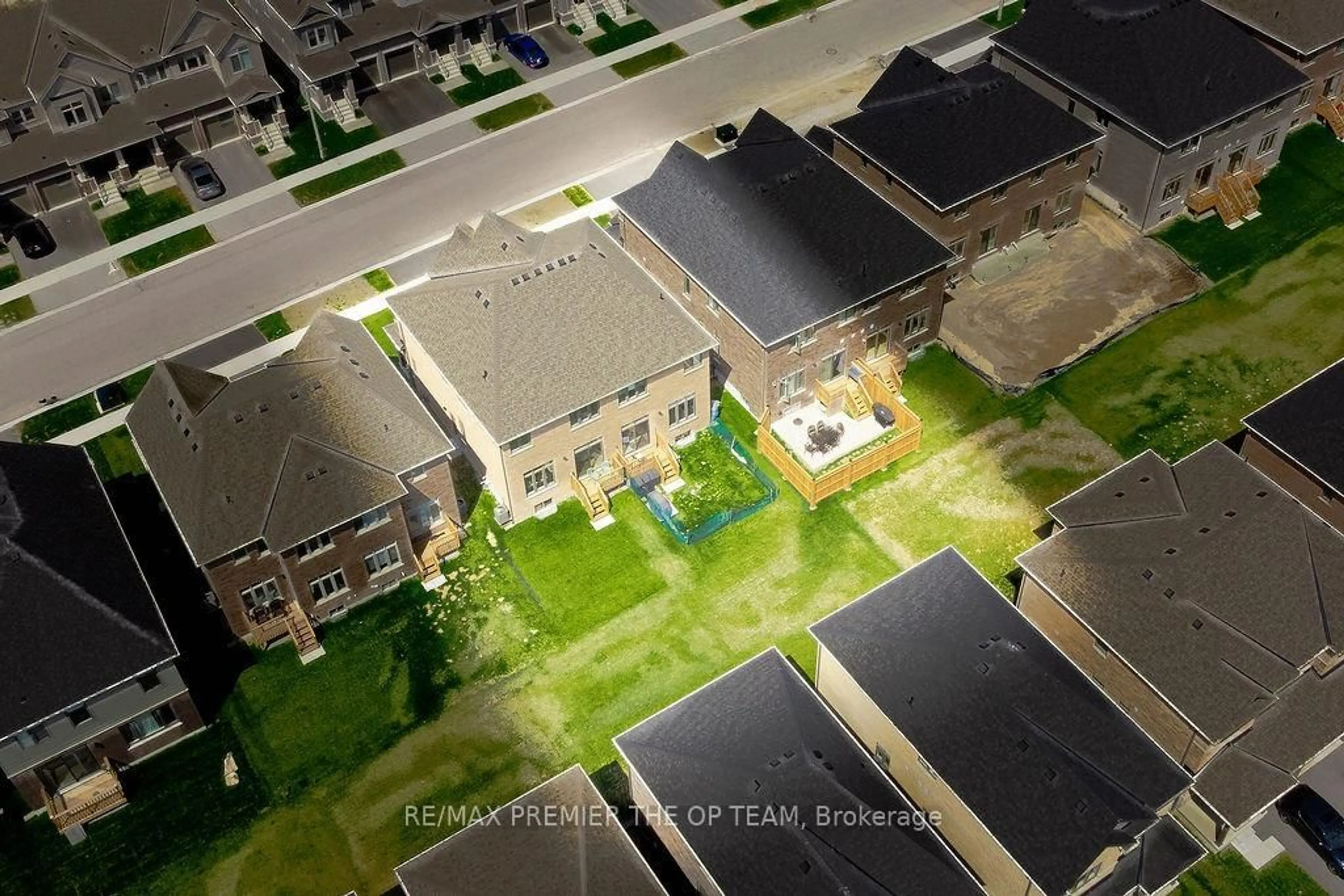 A pic from outside/outdoor area/front of a property/back of a property/a pic from drone, street for 78 Sagewood Ave, Barrie Ontario L9J 0K5