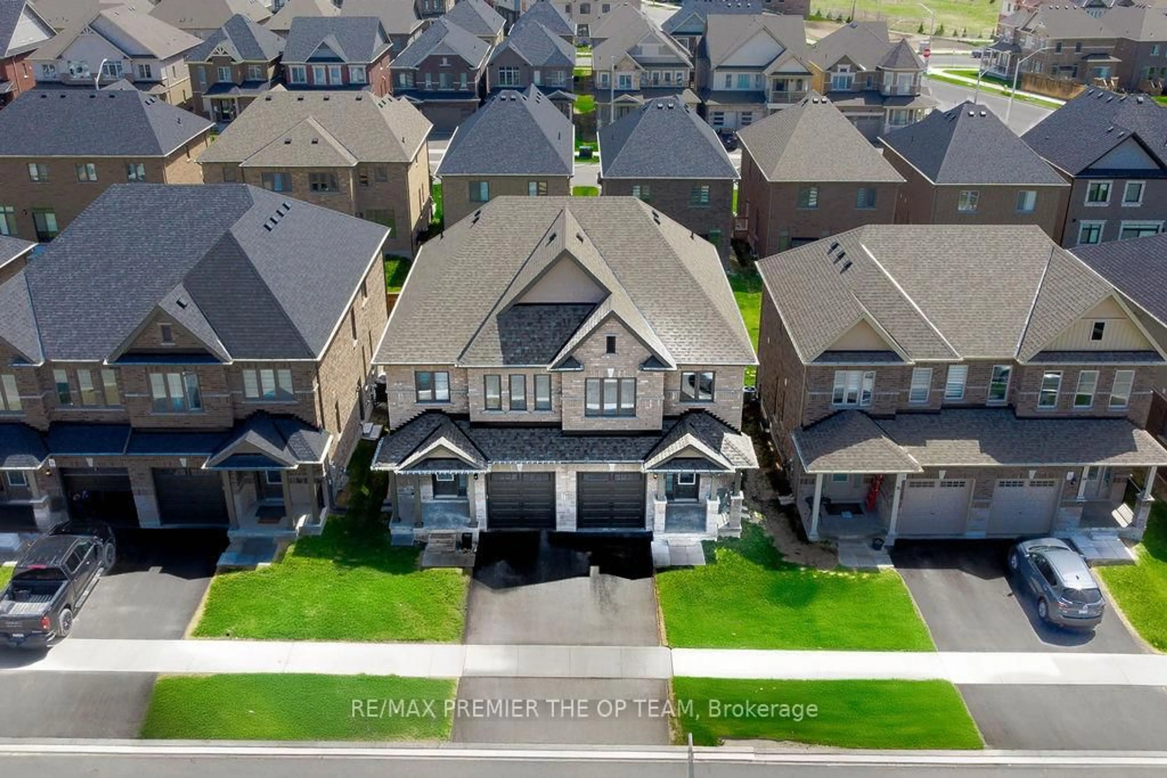 A pic from outside/outdoor area/front of a property/back of a property/a pic from drone, street for 78 Sagewood Ave, Barrie Ontario L9J 0K5