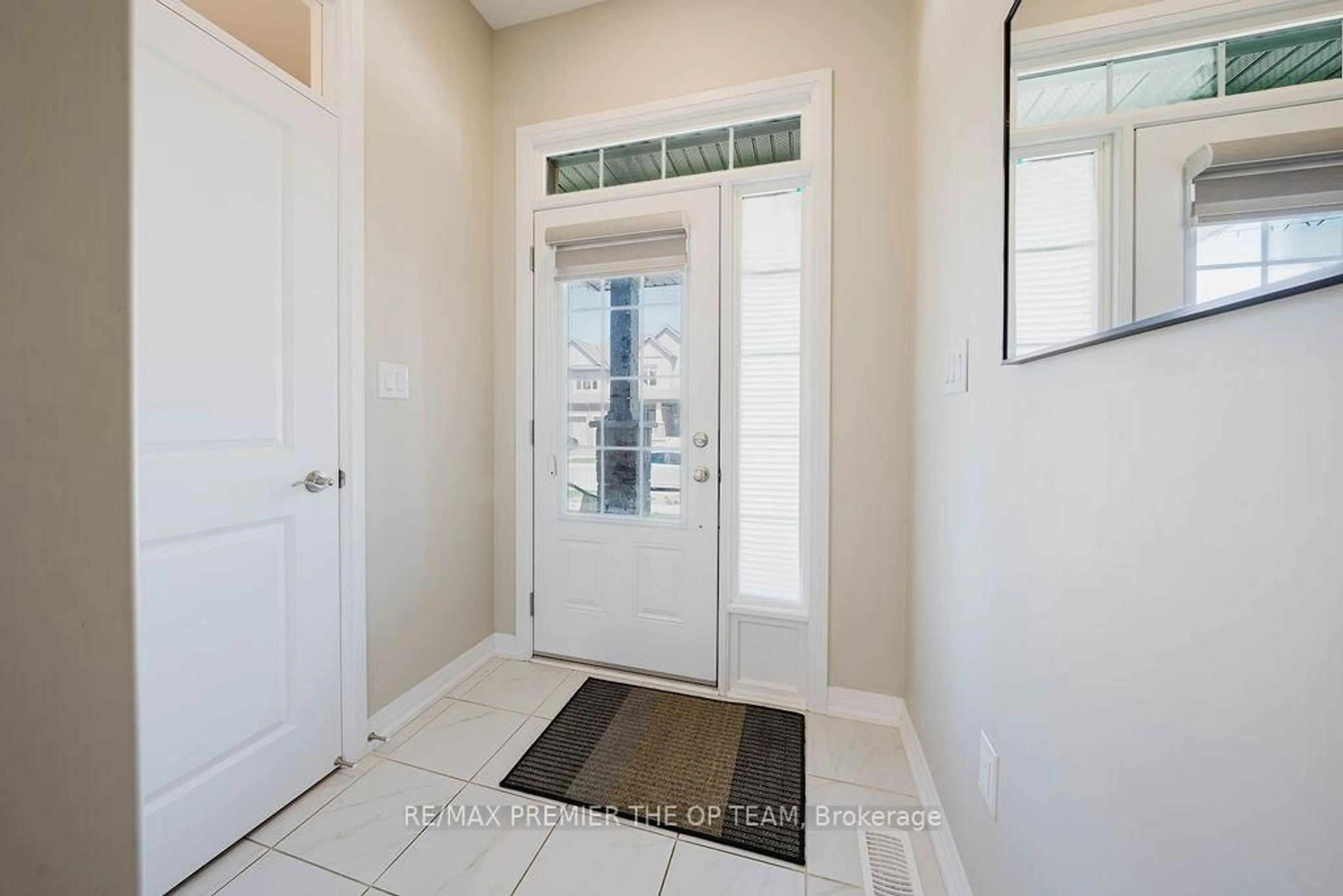 Indoor entryway for 78 Sagewood Ave, Barrie Ontario L9J 0K5