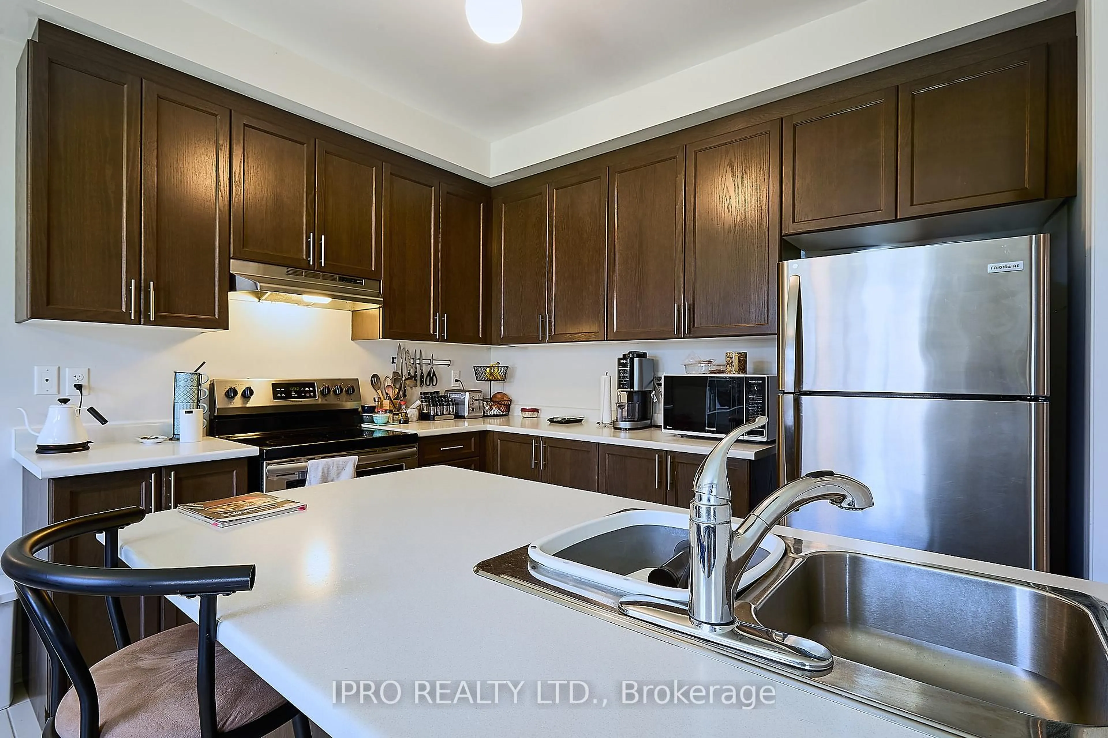 Unknown for 61 Portland St, Collingwood Ontario L9Y 2L3