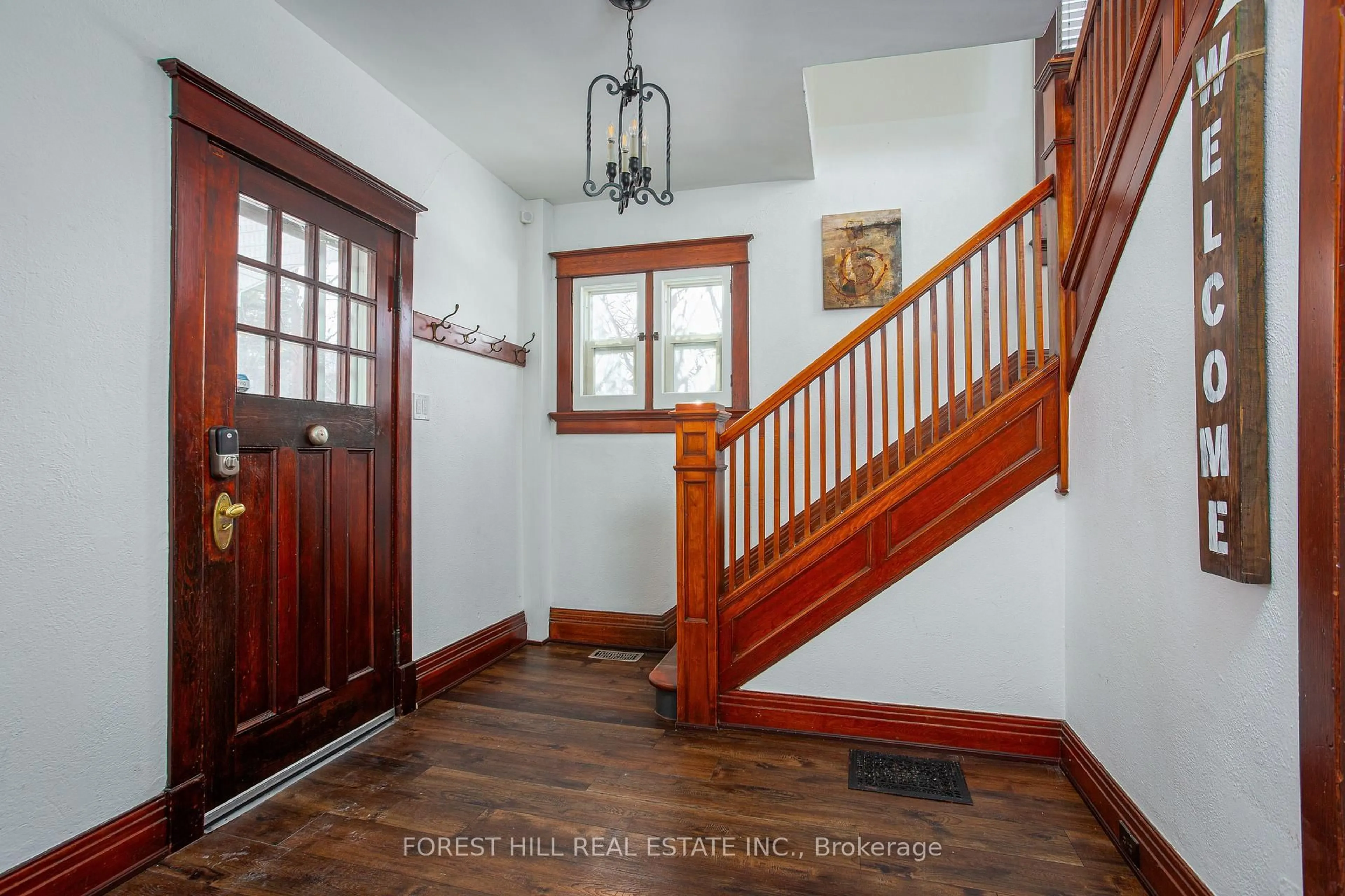 Indoor foyer for 24 Penetang St, Barrie Ontario L4M 1V6