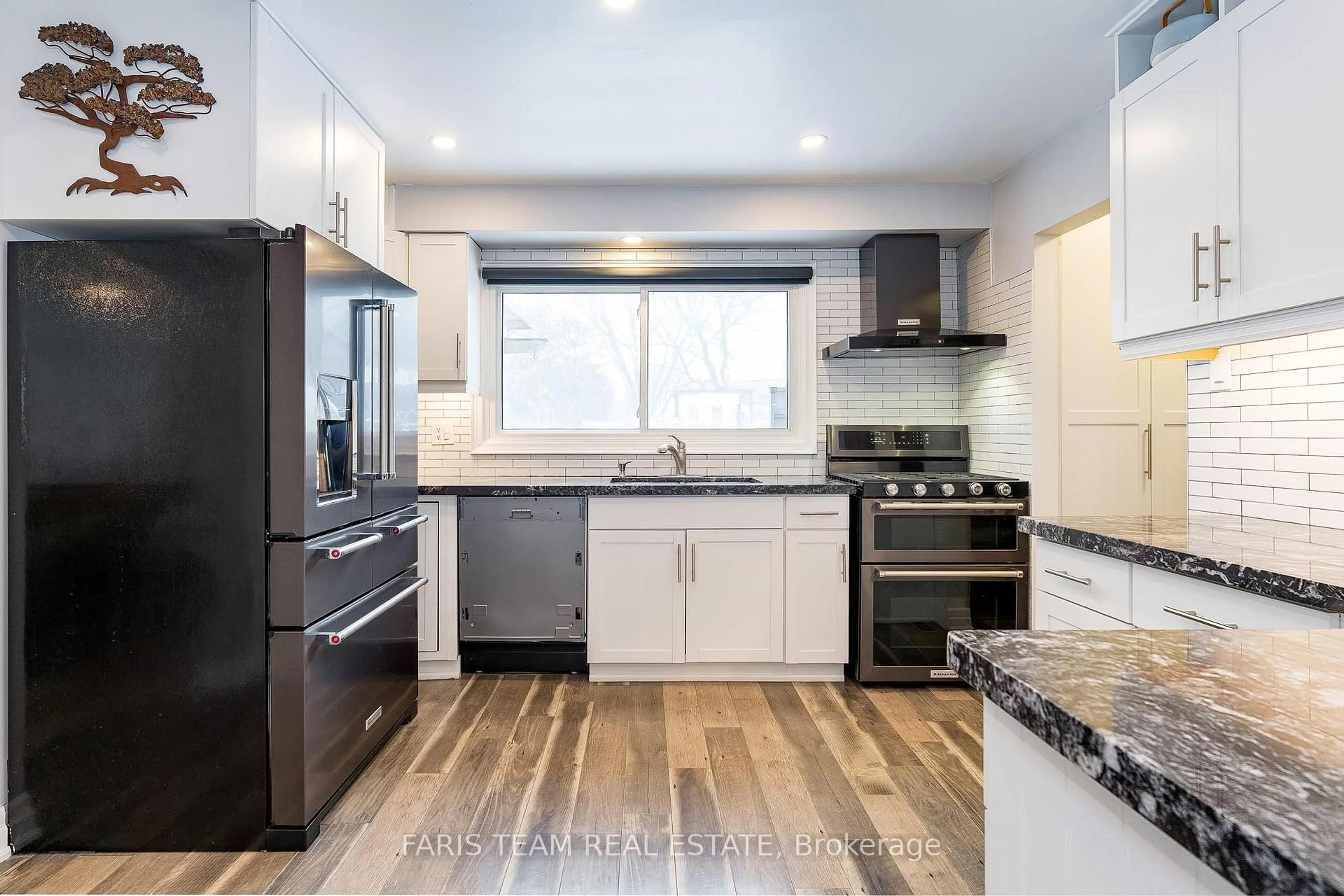 Open concept kitchen, wood/laminate floor for 64 Heather St, Barrie Ontario L4N 4N1