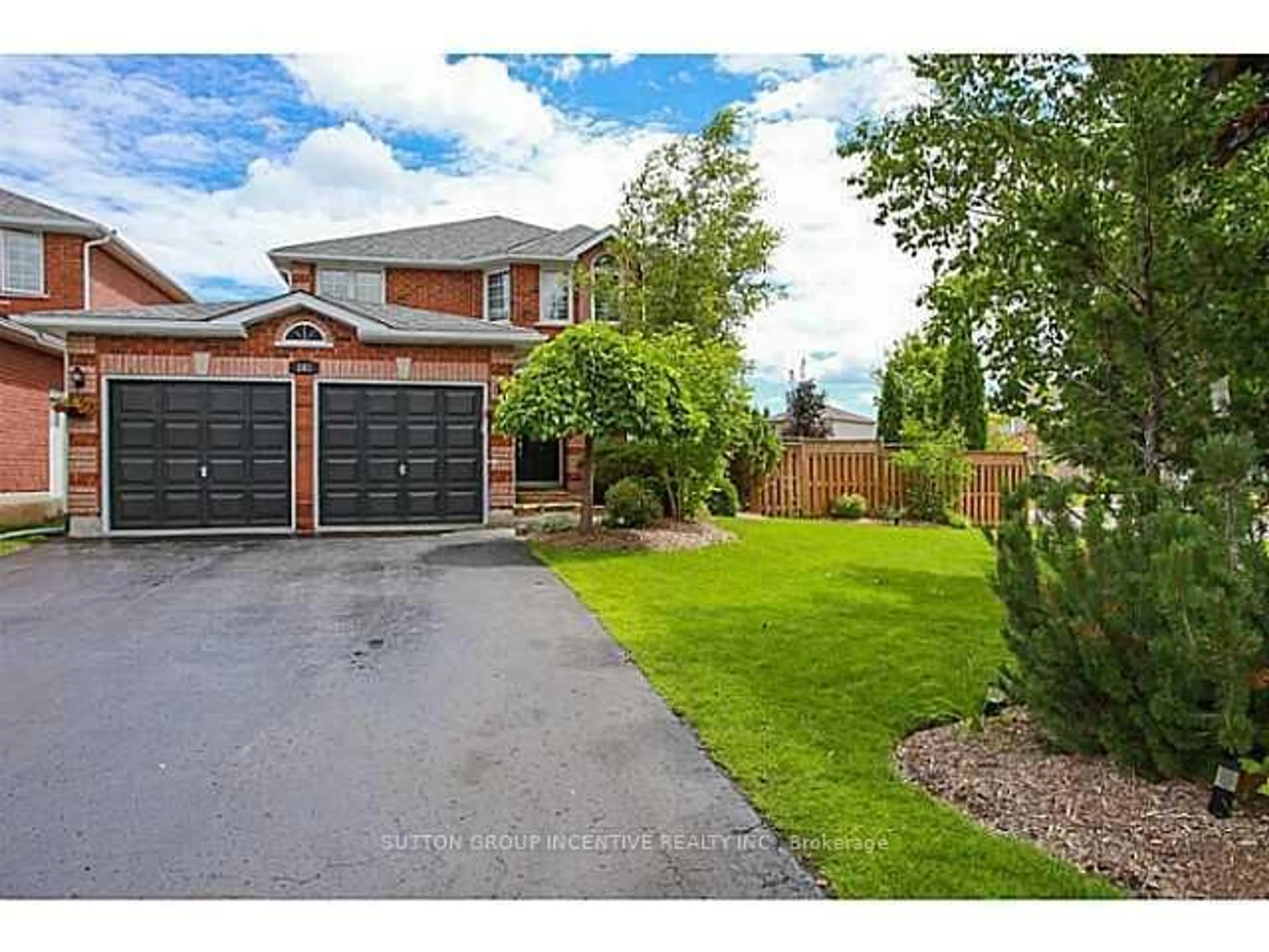 A pic from outside/outdoor area/front of a property/back of a property/a pic from drone, street for 101 Ward Dr, Barrie Ontario L4N 8A5
