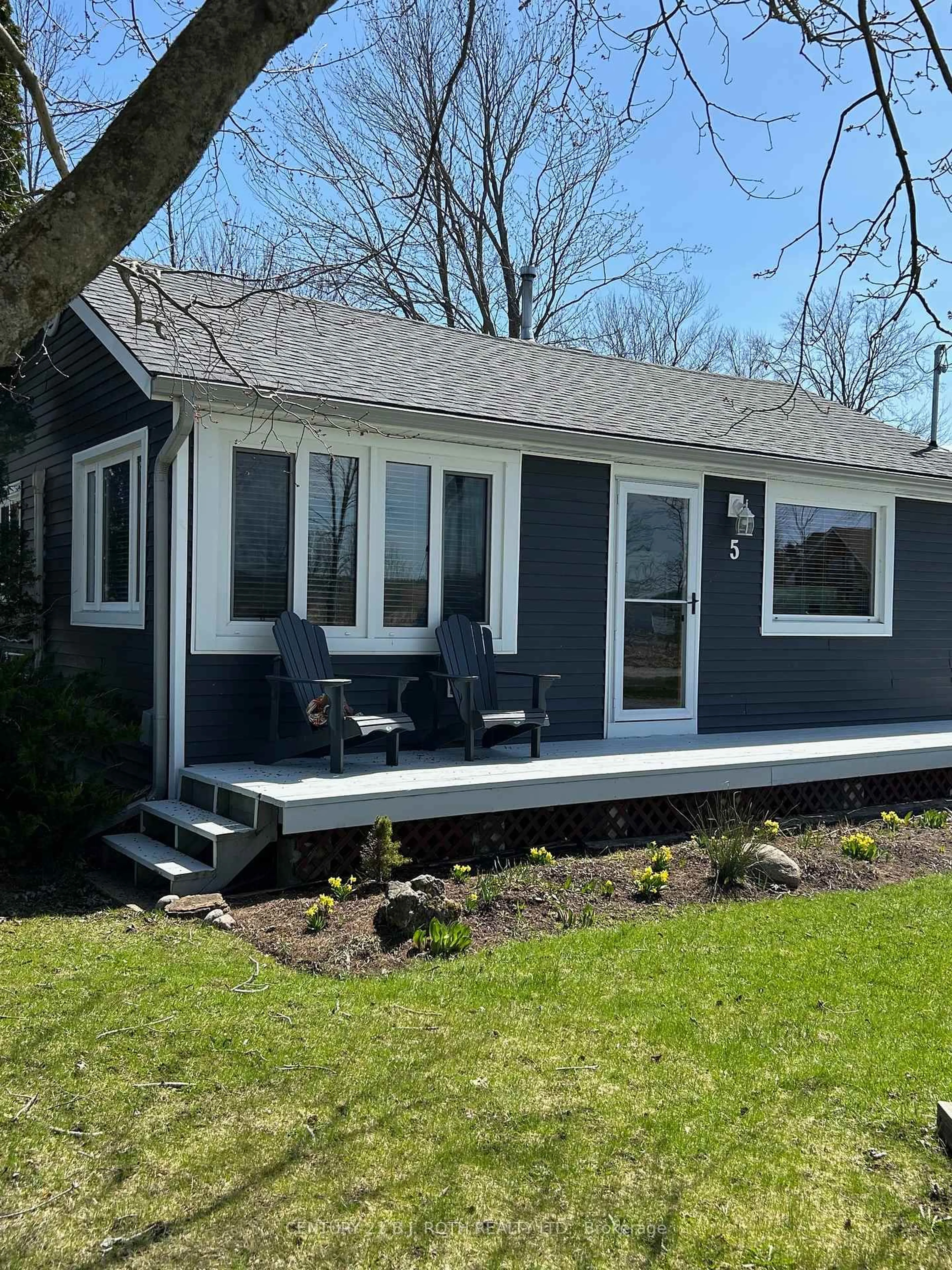 Home with vinyl exterior material, water/lake/river/ocean view for 5 Delta Dr, Tay Ontario L0K 2C0