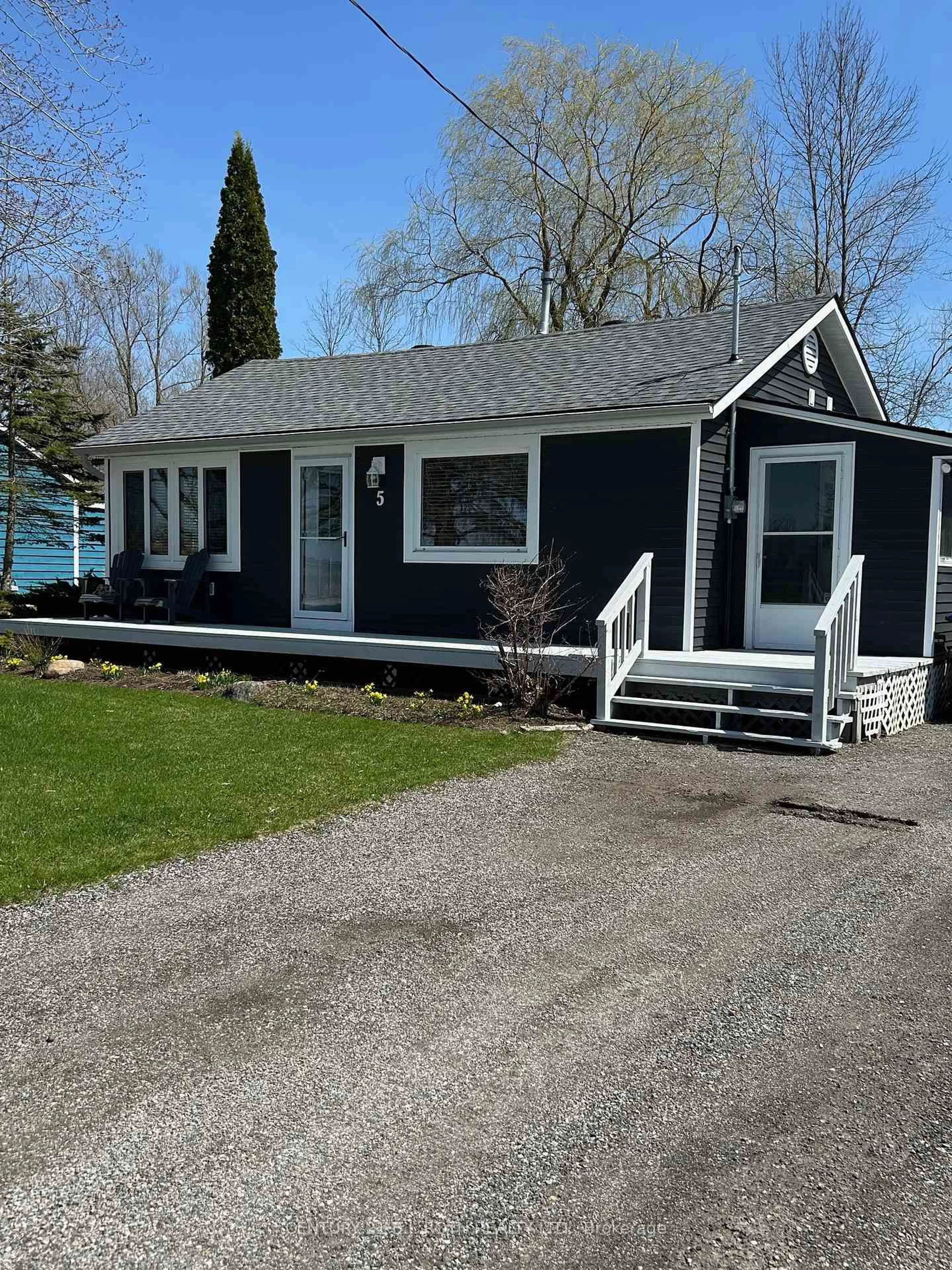 Home with vinyl exterior material, street for 5 Delta Dr, Tay Ontario L0K 2C0