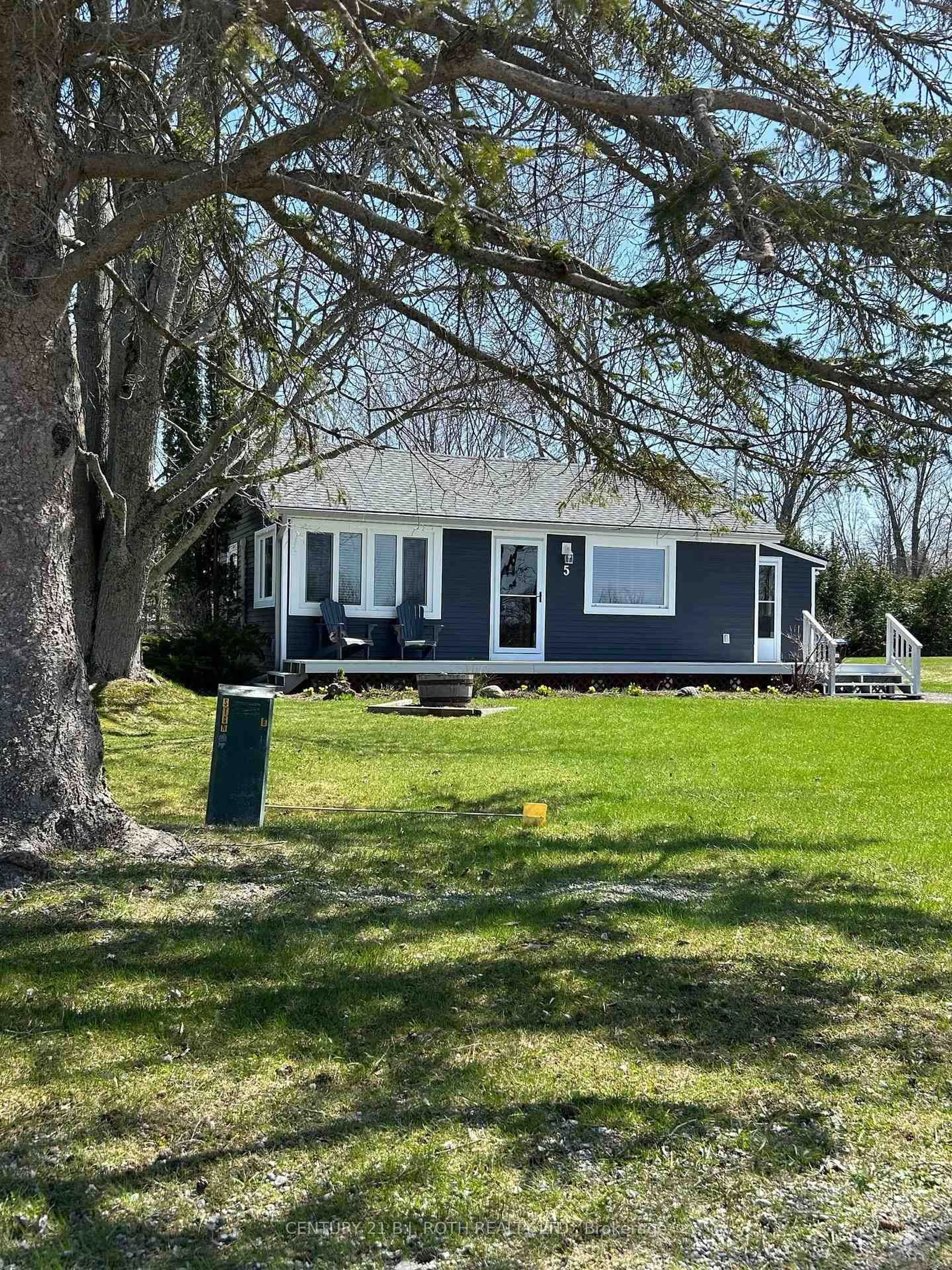 Home with vinyl exterior material, water/lake/river/ocean view for 5 Delta Dr, Tay Ontario L0K 2C0
