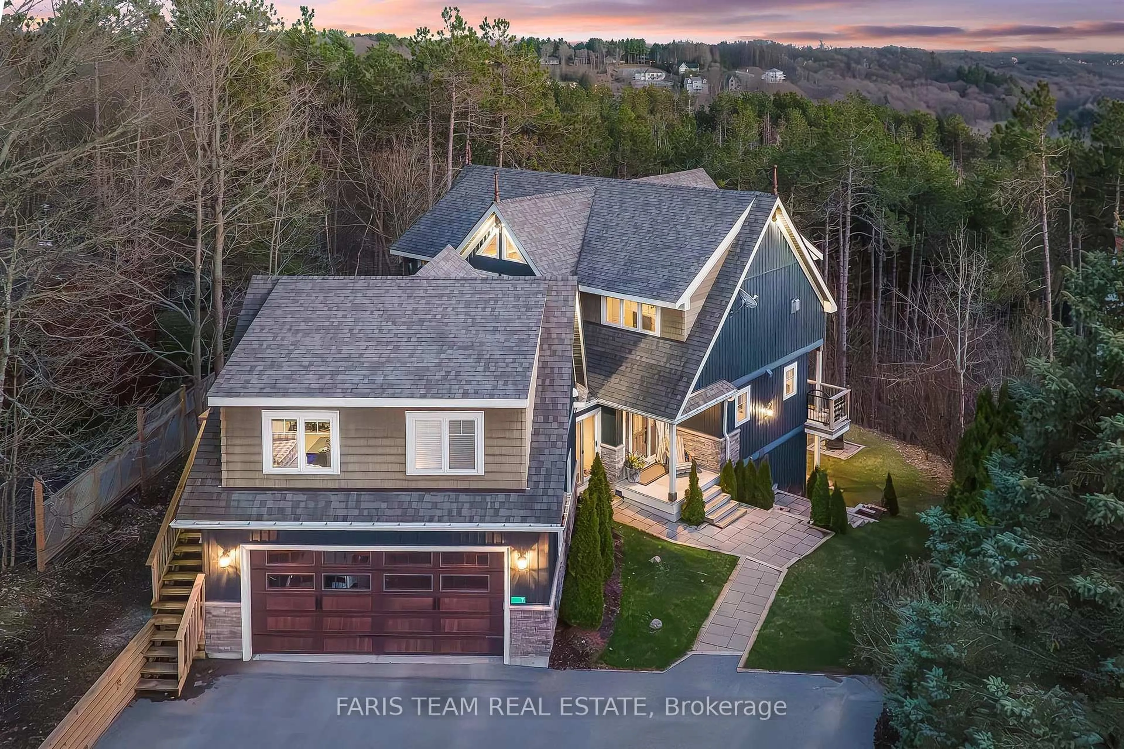 A pic from outside/outdoor area/front of a property/back of a property/a pic from drone, street for 7 Pine Pt, Oro-Medonte Ontario L4M 4Y8