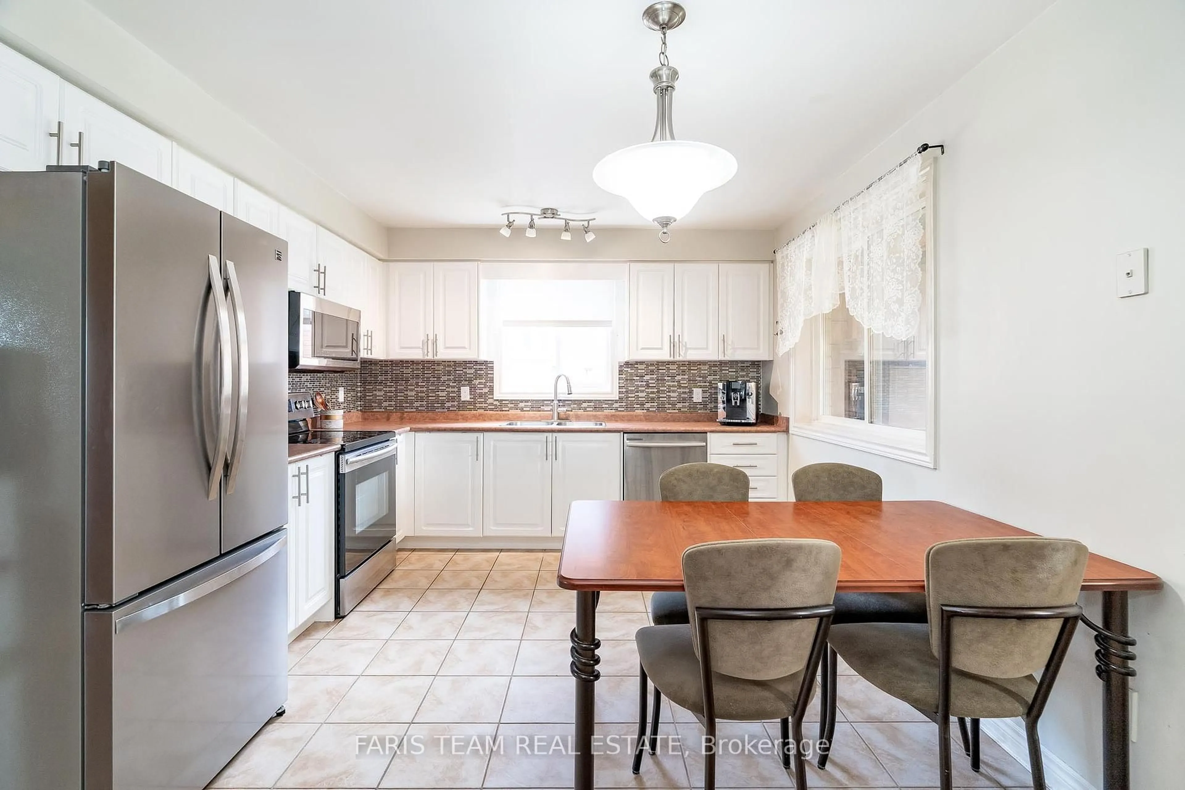 Open concept kitchen, ceramic/tile floor for 17 Nicole Marie Ave, Barrie Ontario L4M 6Z1