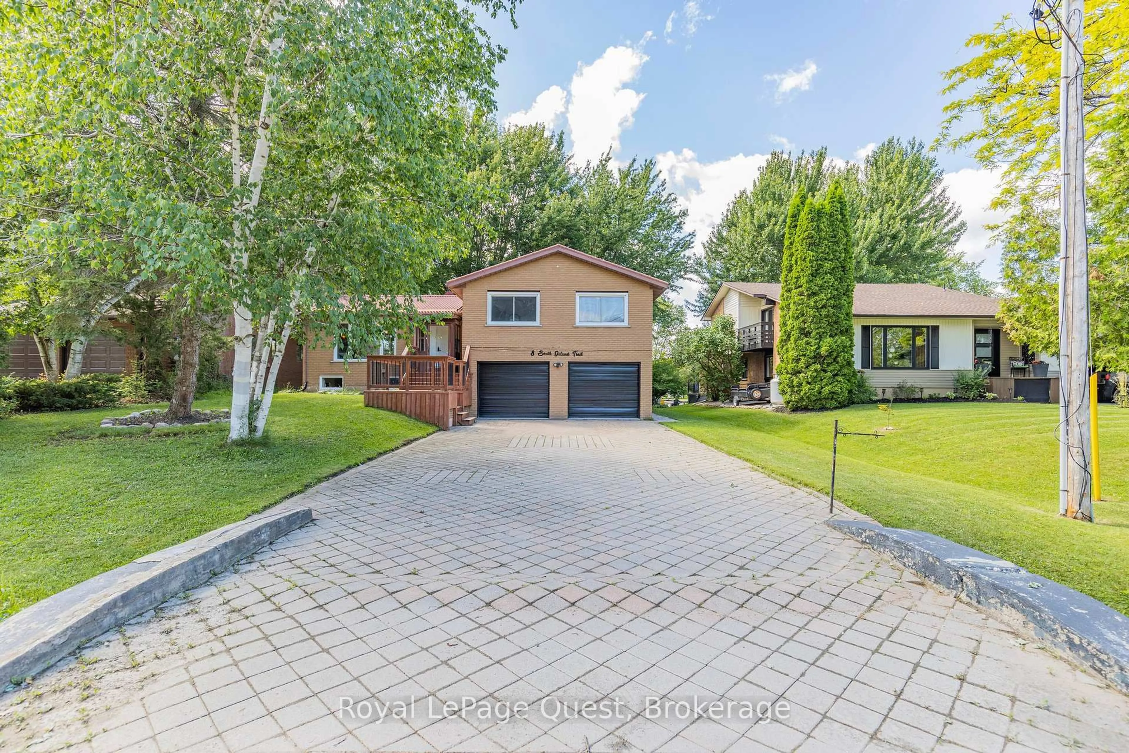 A pic from outside/outdoor area/front of a property/back of a property/a pic from drone, street for 8 SOUTH ISLAND Tr, Ramara Ontario L0K 1B0