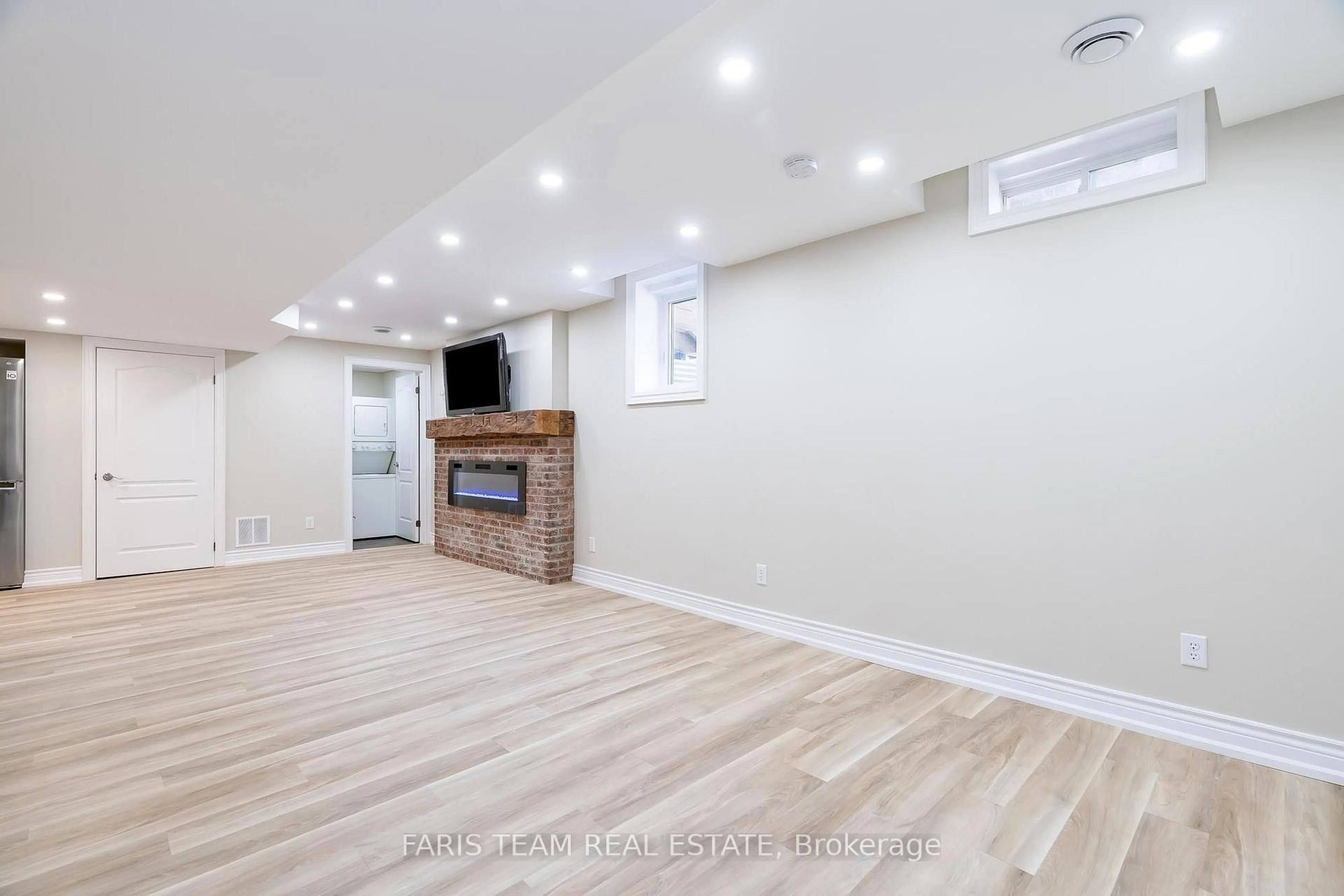 A pic of a room for 58 Counsellor Terr, Barrie Ontario L4M 7H9